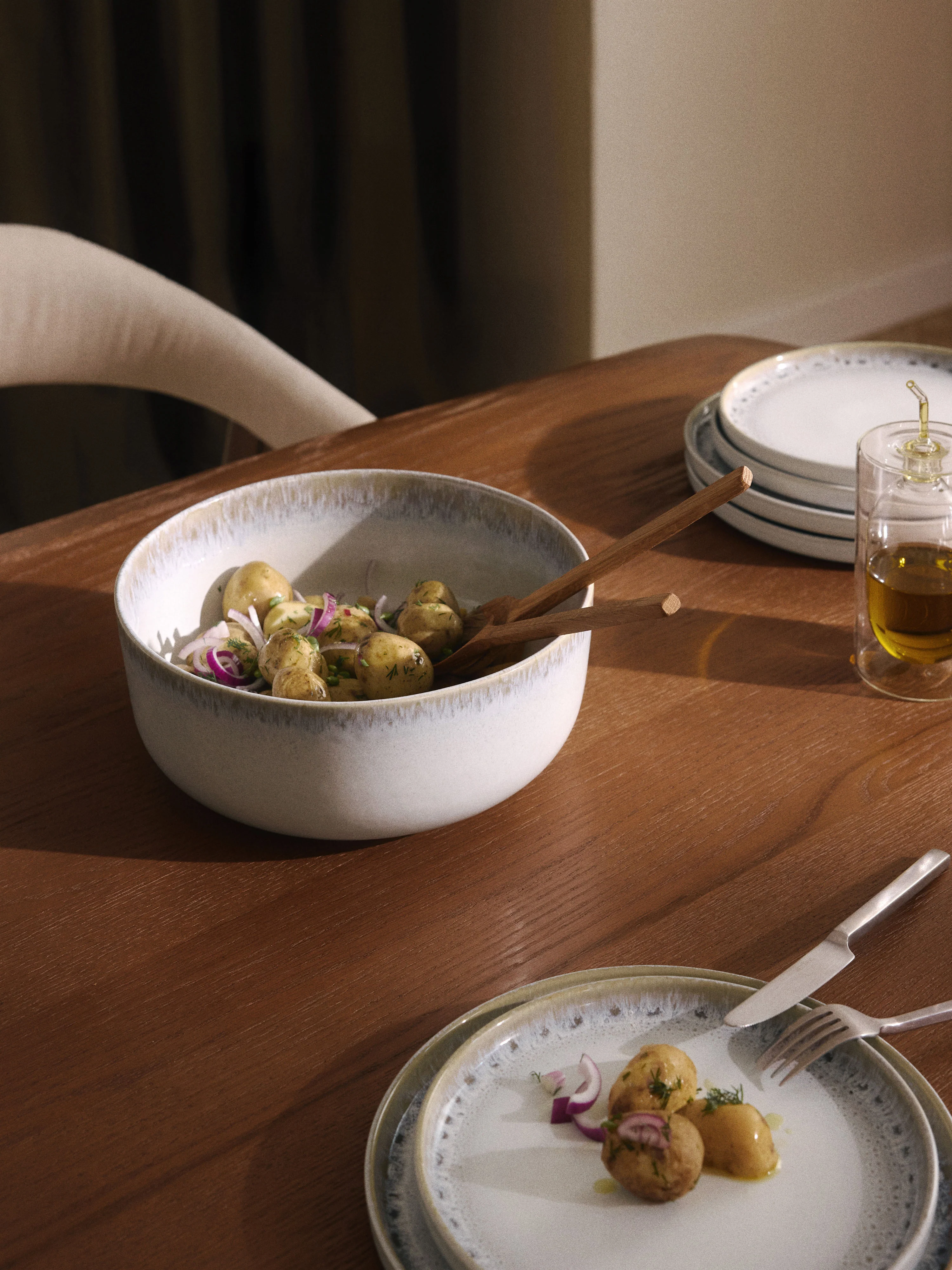 Handgefertigte Salatschüssel Danza mit reaktiver Glasur