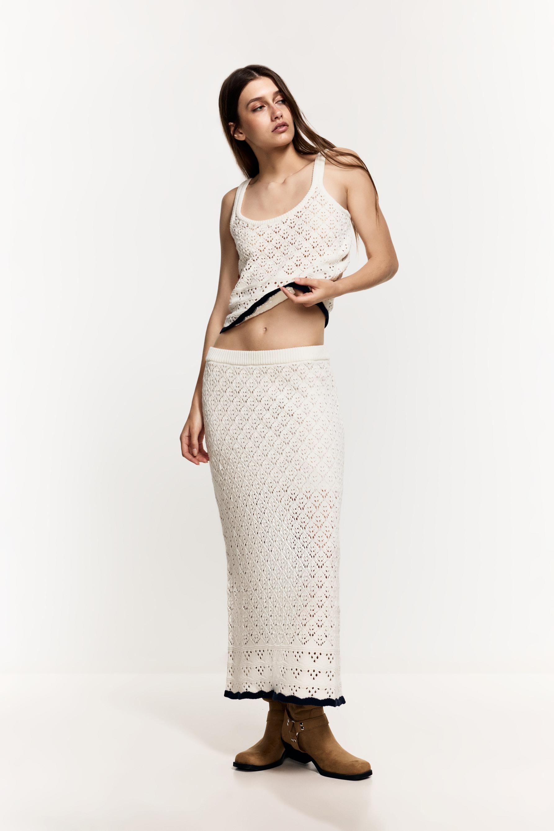 Falda midi punto calado