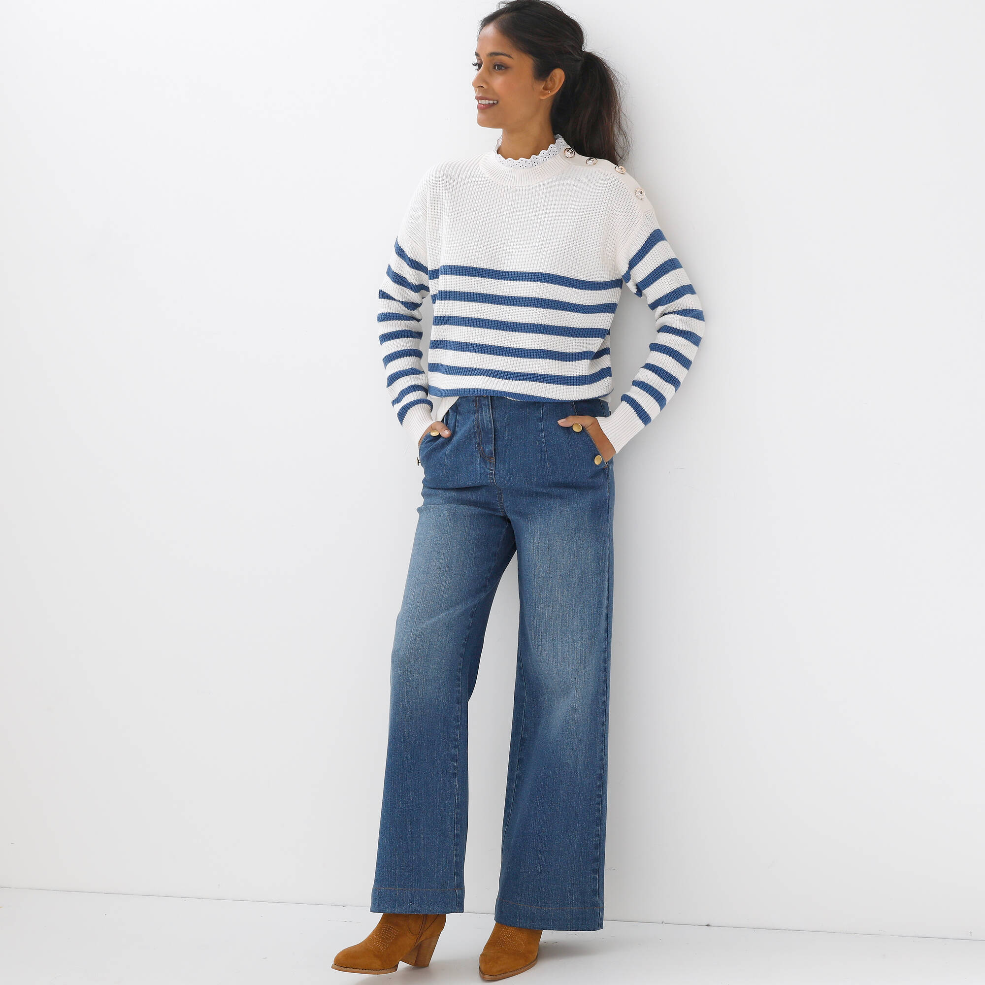 Pull rayé, col broderie anglaise