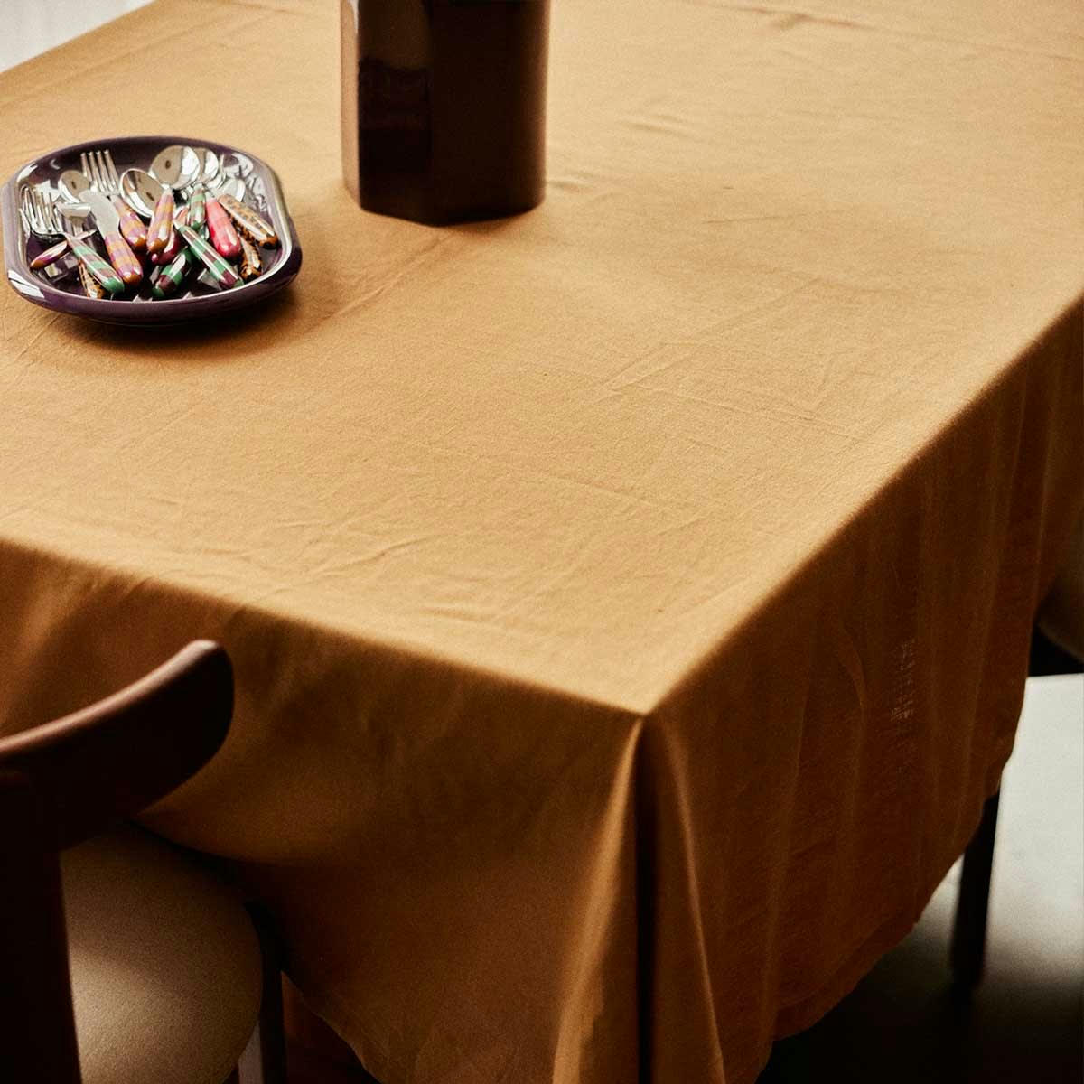 LES ESSENTIELS - Nappe en lin lavé marron camel 175x300