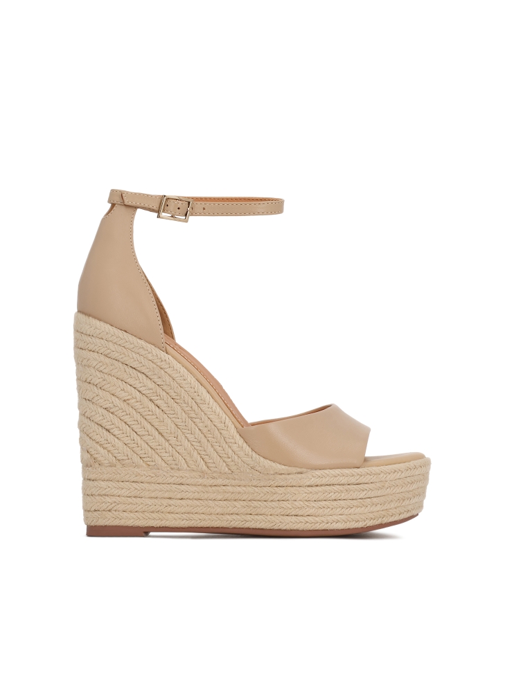 Wedge sandals with a cord