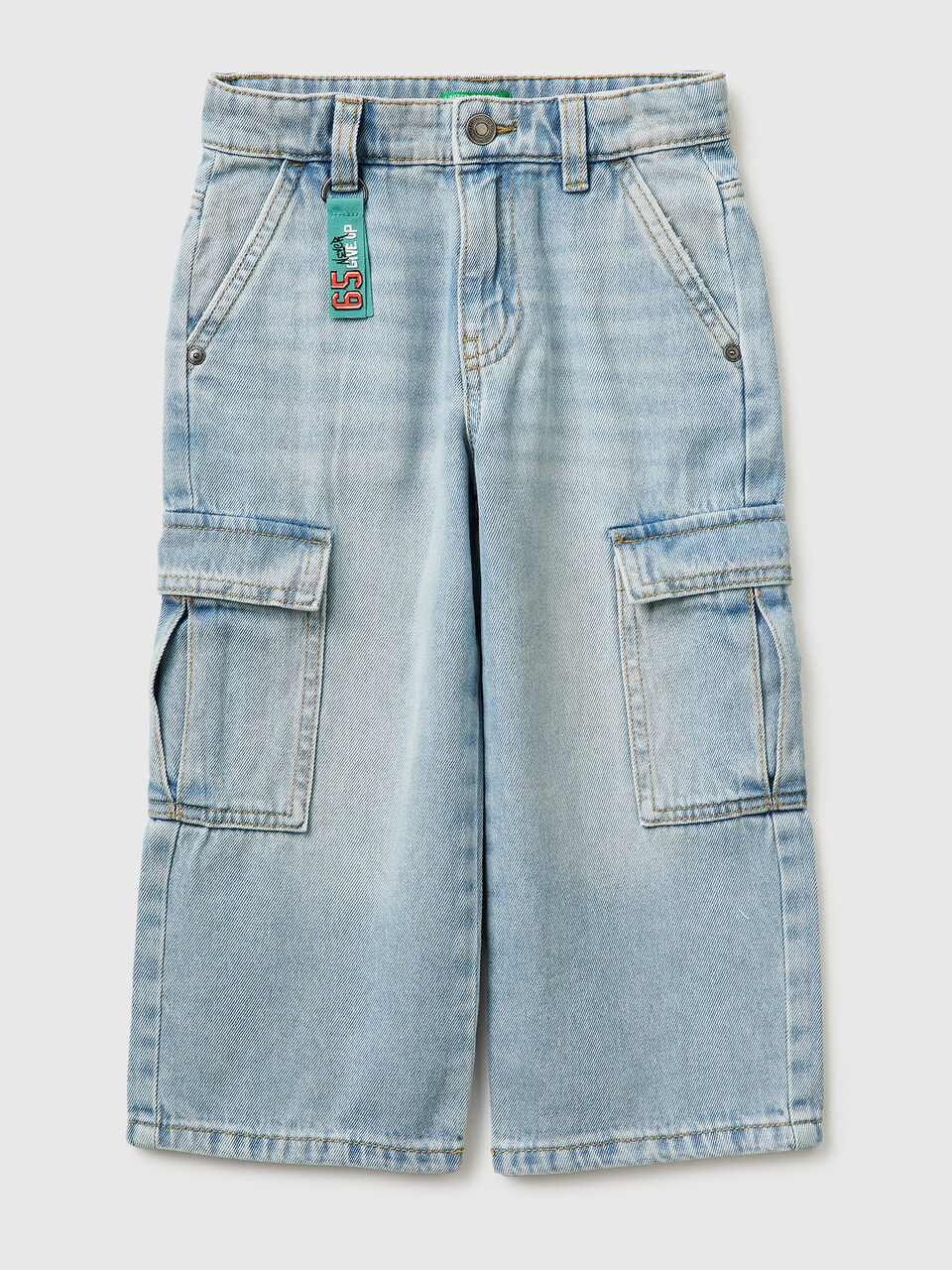 Loose-fit cargo jeans