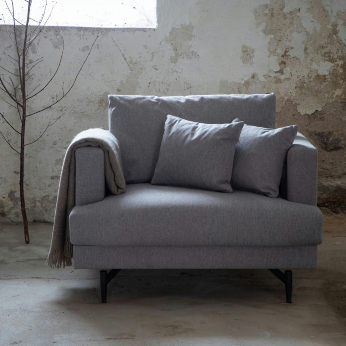 MANU - Fauteuil minimaliste en tissu gris