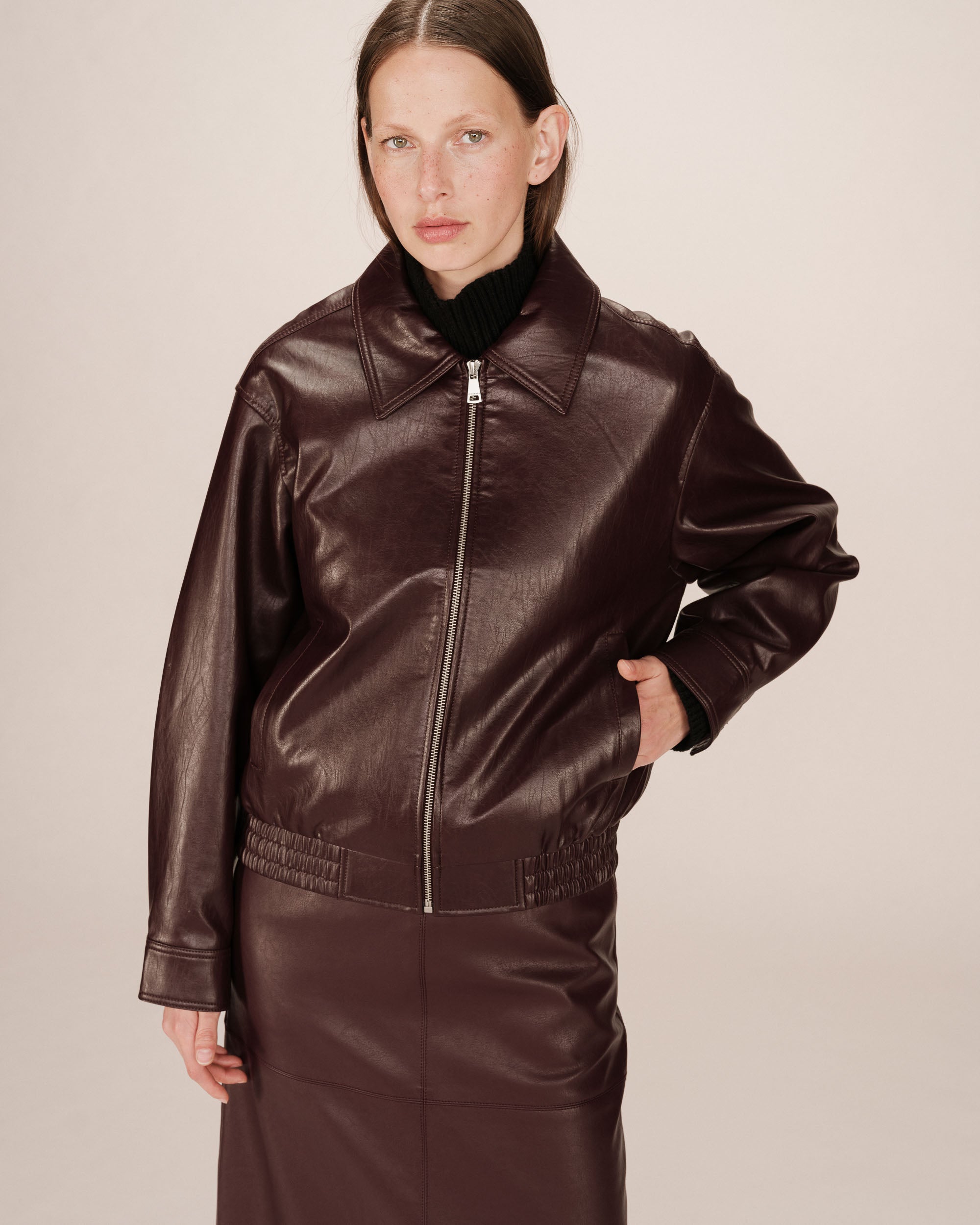 Veste en simili cuir bordeaux Sunisa