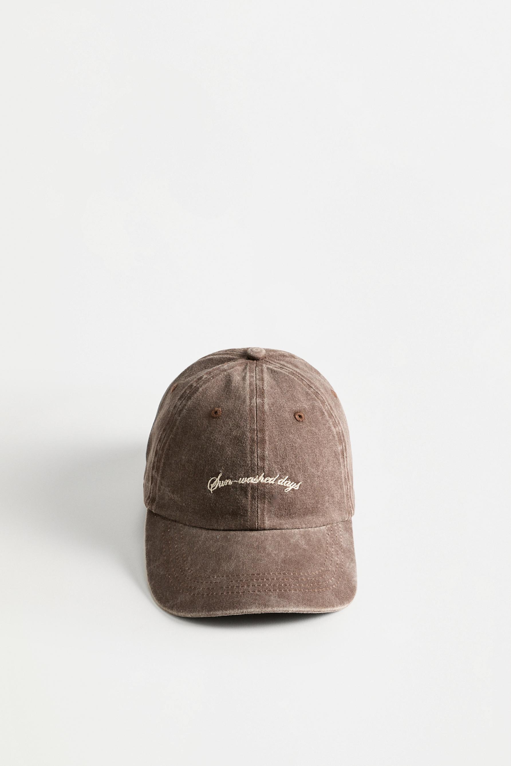 Gorra efecto lavado bordado texto