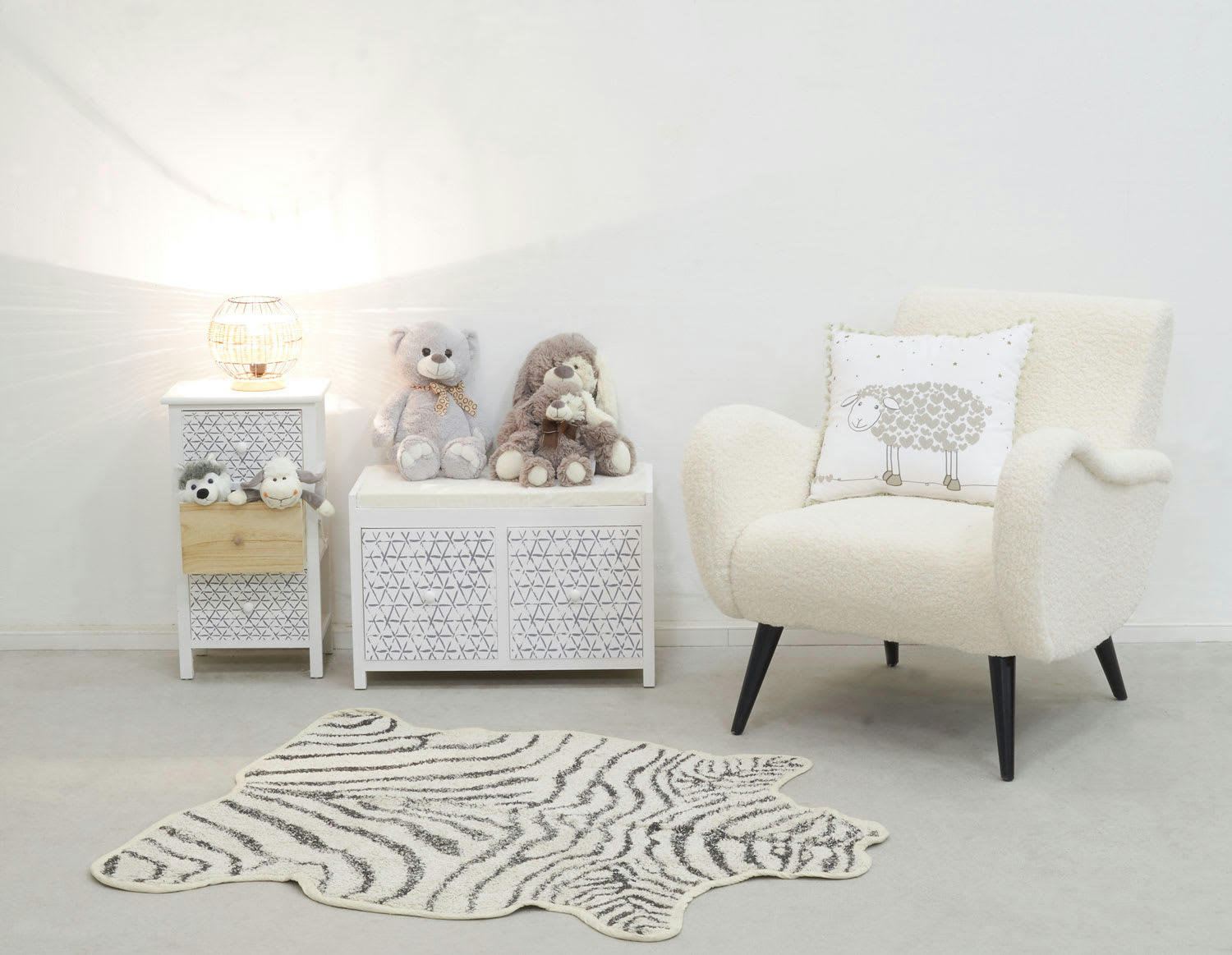 - Fauteuil design en polyester et bois douceur