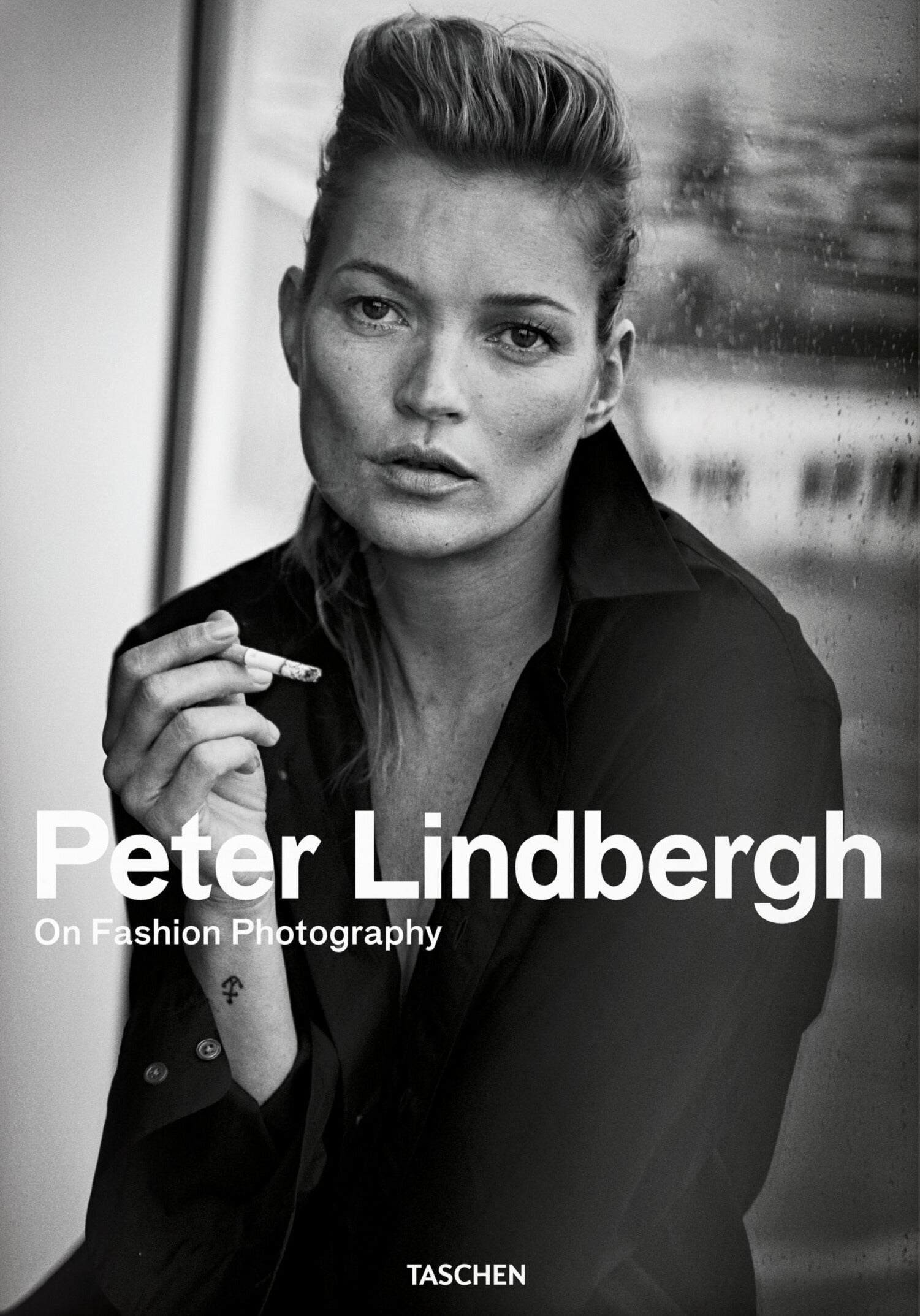 New-Mags koffietafelboek Peter Lindbergh - On Fashion Photography - zwart - 25.5 x 5.3 x 34