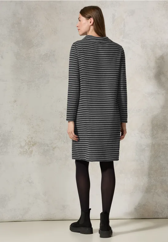 Kleid mit Streifenstruktur