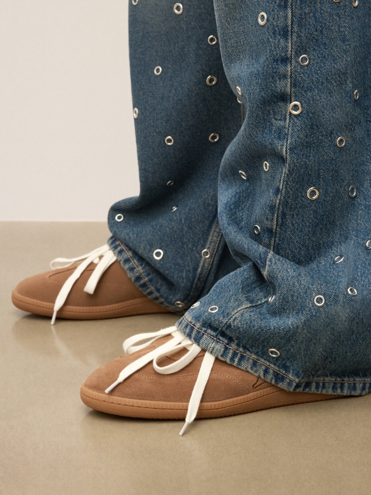 Light brown suede sneakers with embroidery