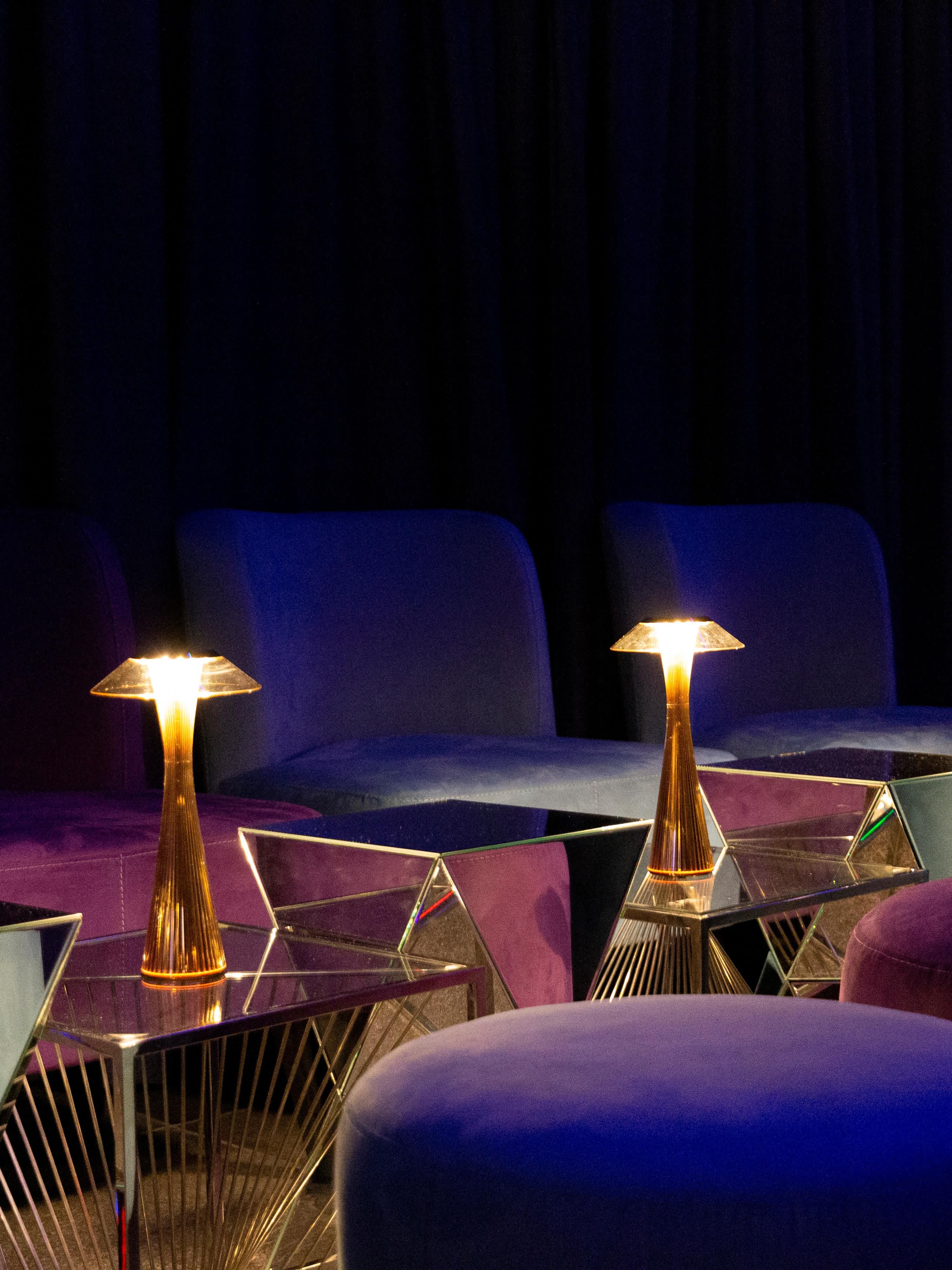 Kleine mobile LED-Tischlampe Space