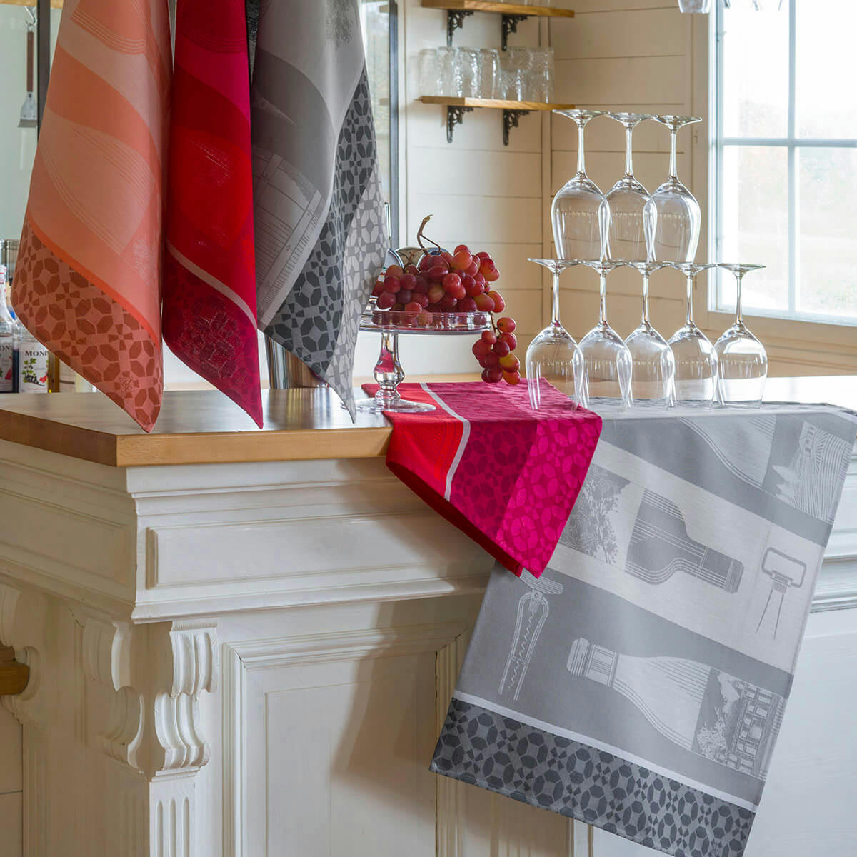 VIN EN BOUTEILLE - Torchon en coton rose 60 x 80