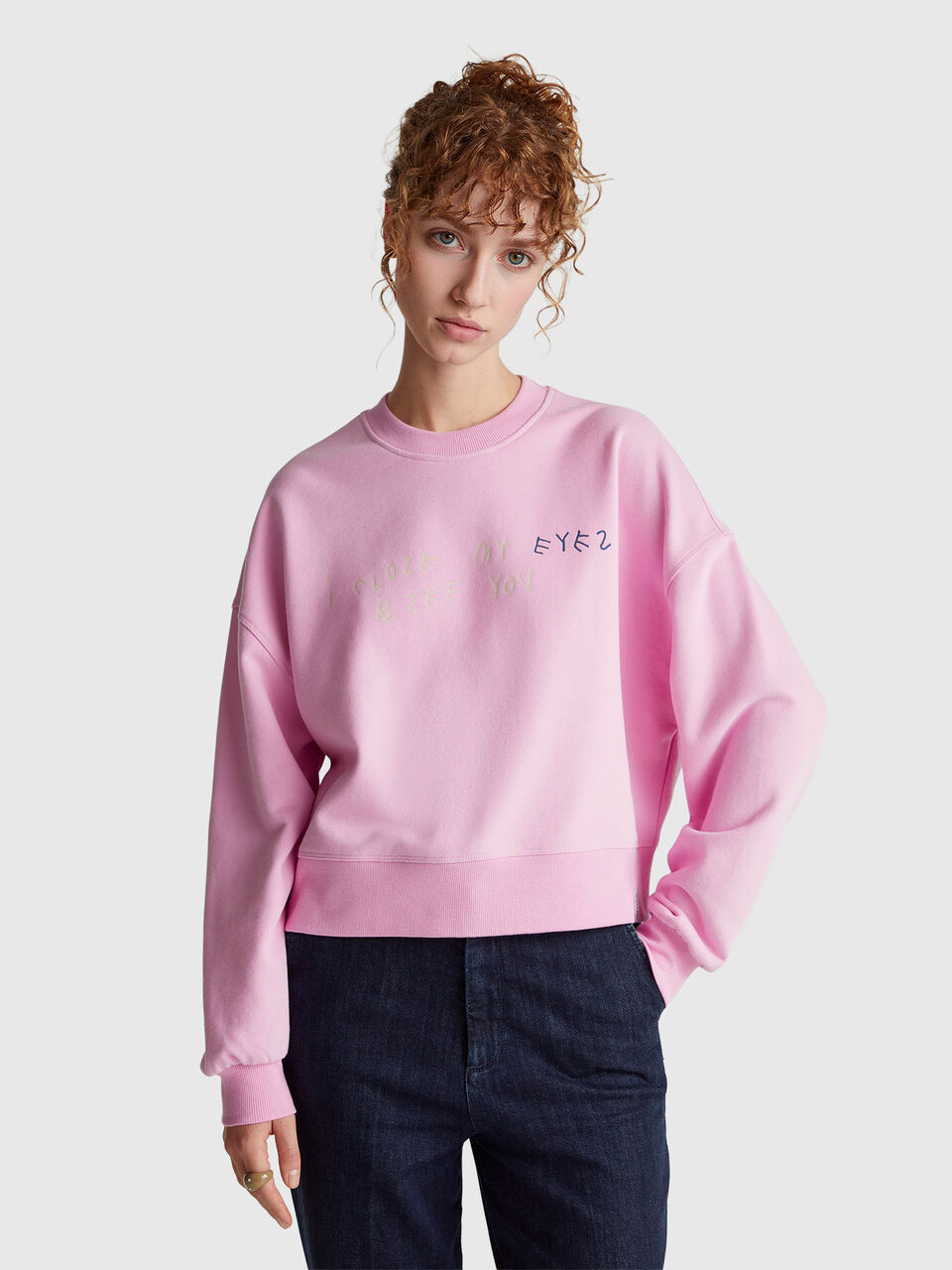 Pink sweatshirt with Coco Capit&aacute;n embroidery