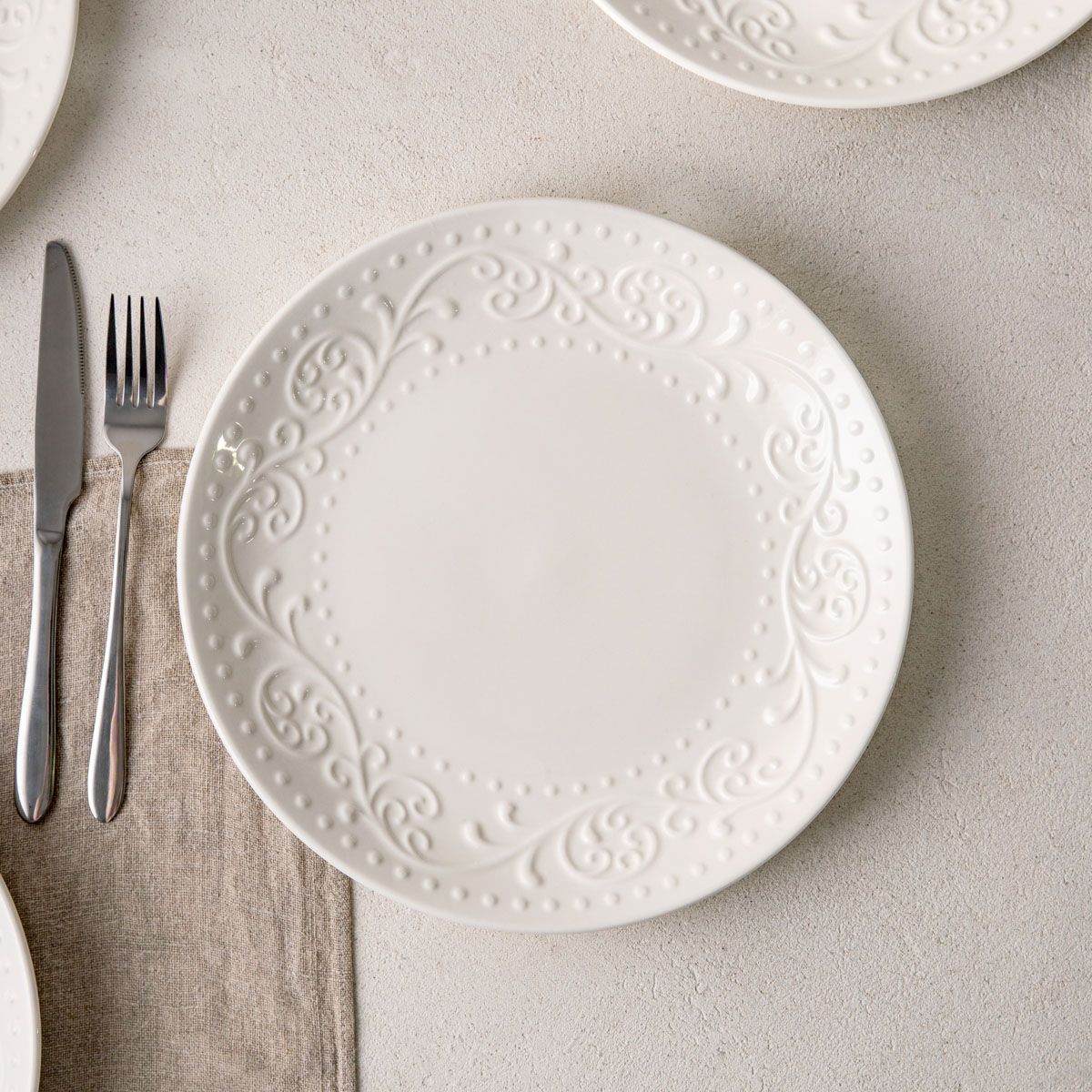 Talerz SYLIA obiadowy biały z ornamentem 27 cm