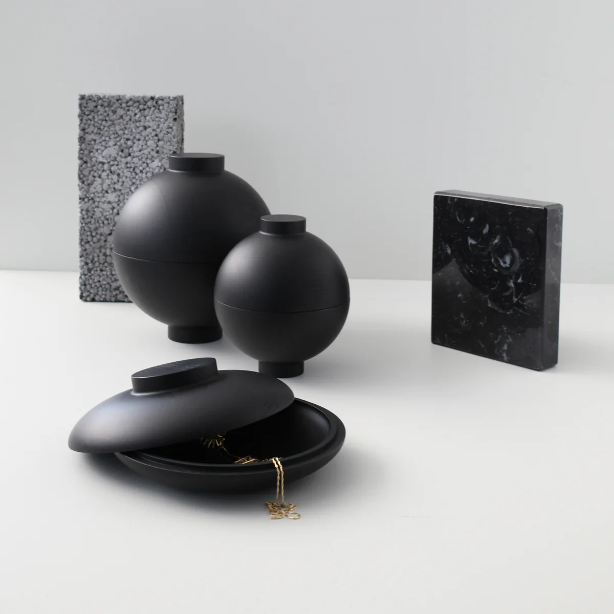Kristina Dam Studio - Wooden Galaxy Aufbewahrung