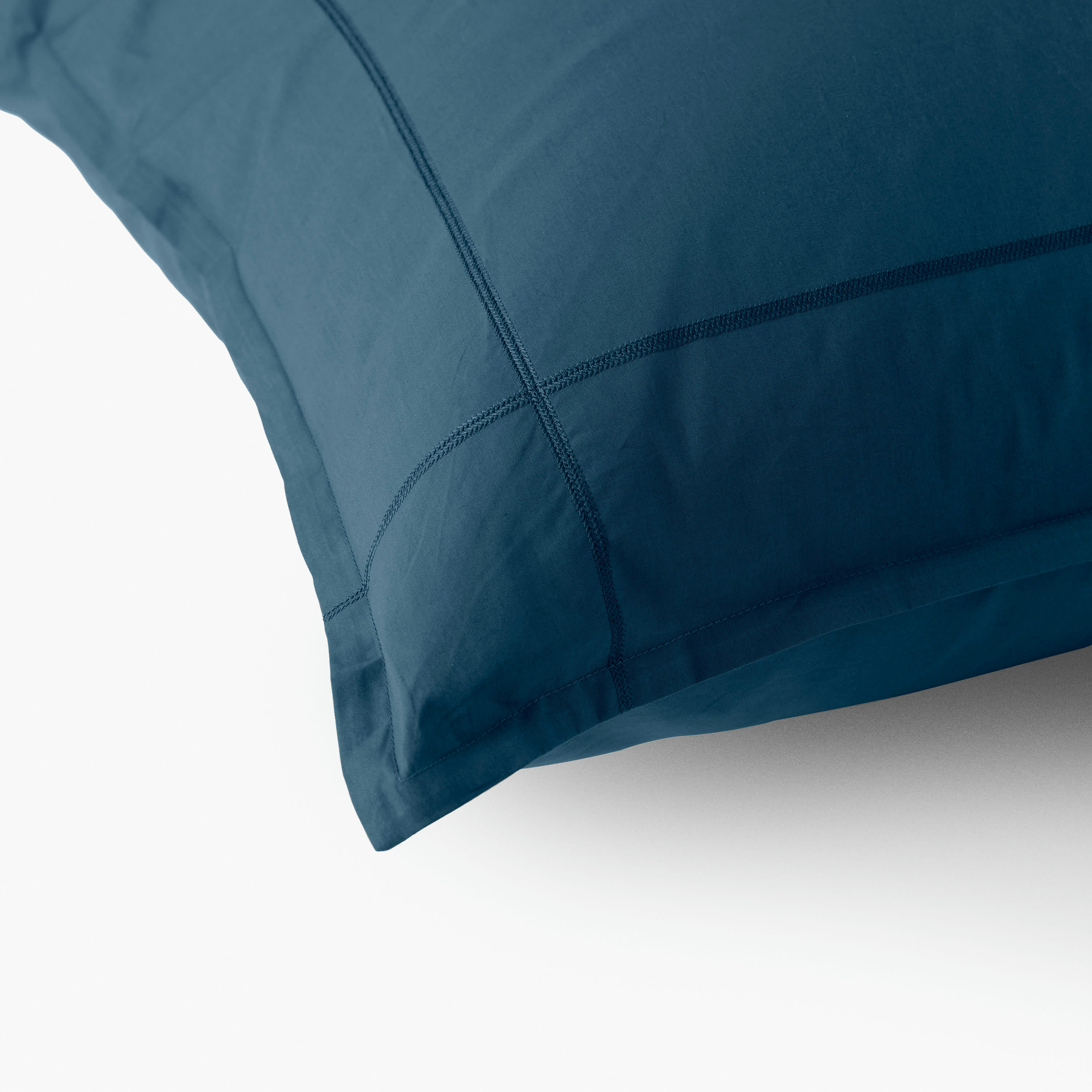 NEO - Taie d'oreiller rectangulaire percale de coton uni brodé bleu 50x70