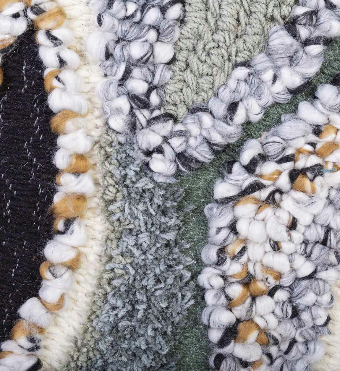 - Décoration murale en métal et fil multicolore