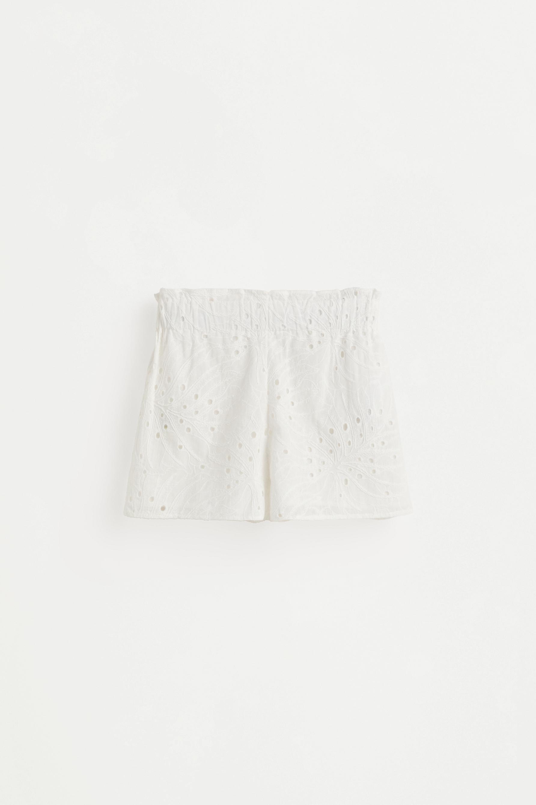 Short bordado suizo