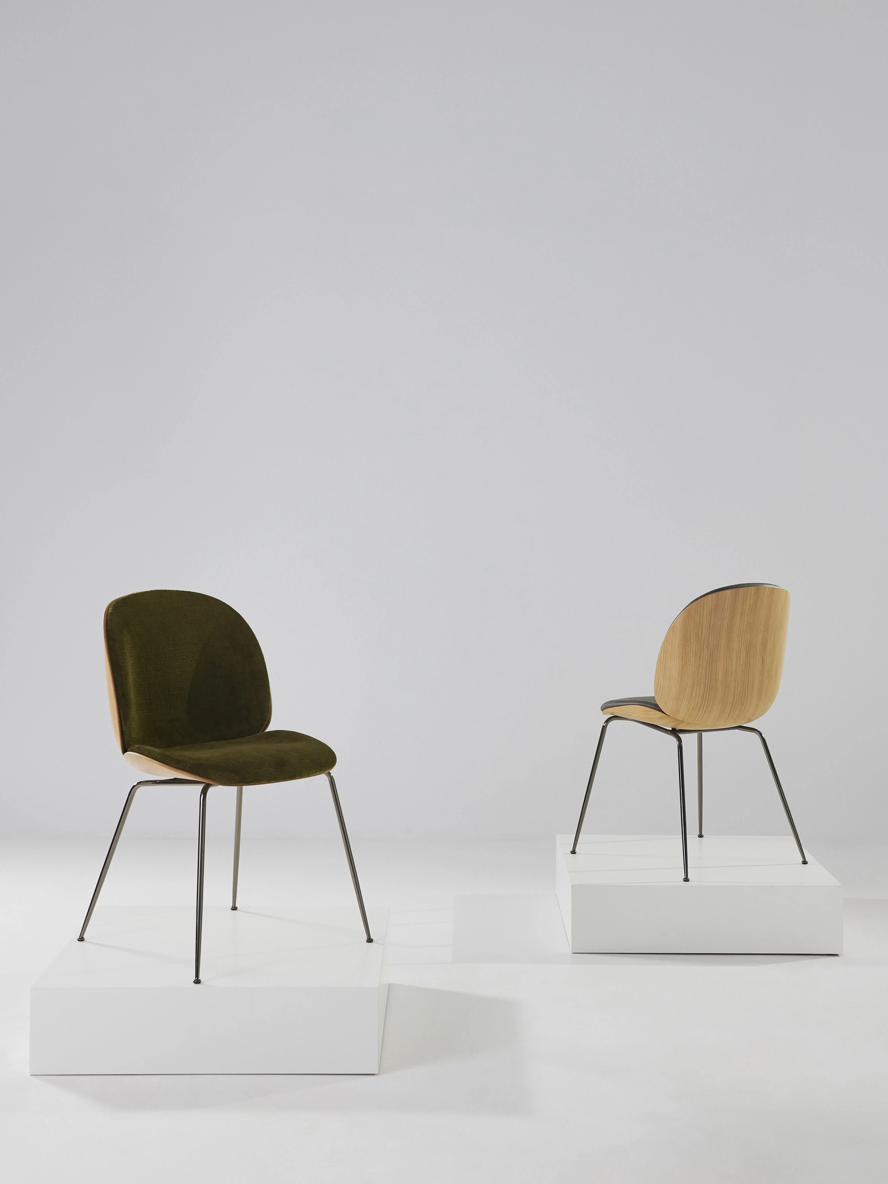 Samt-Polsterstuhl Beetle mit Sitzschale