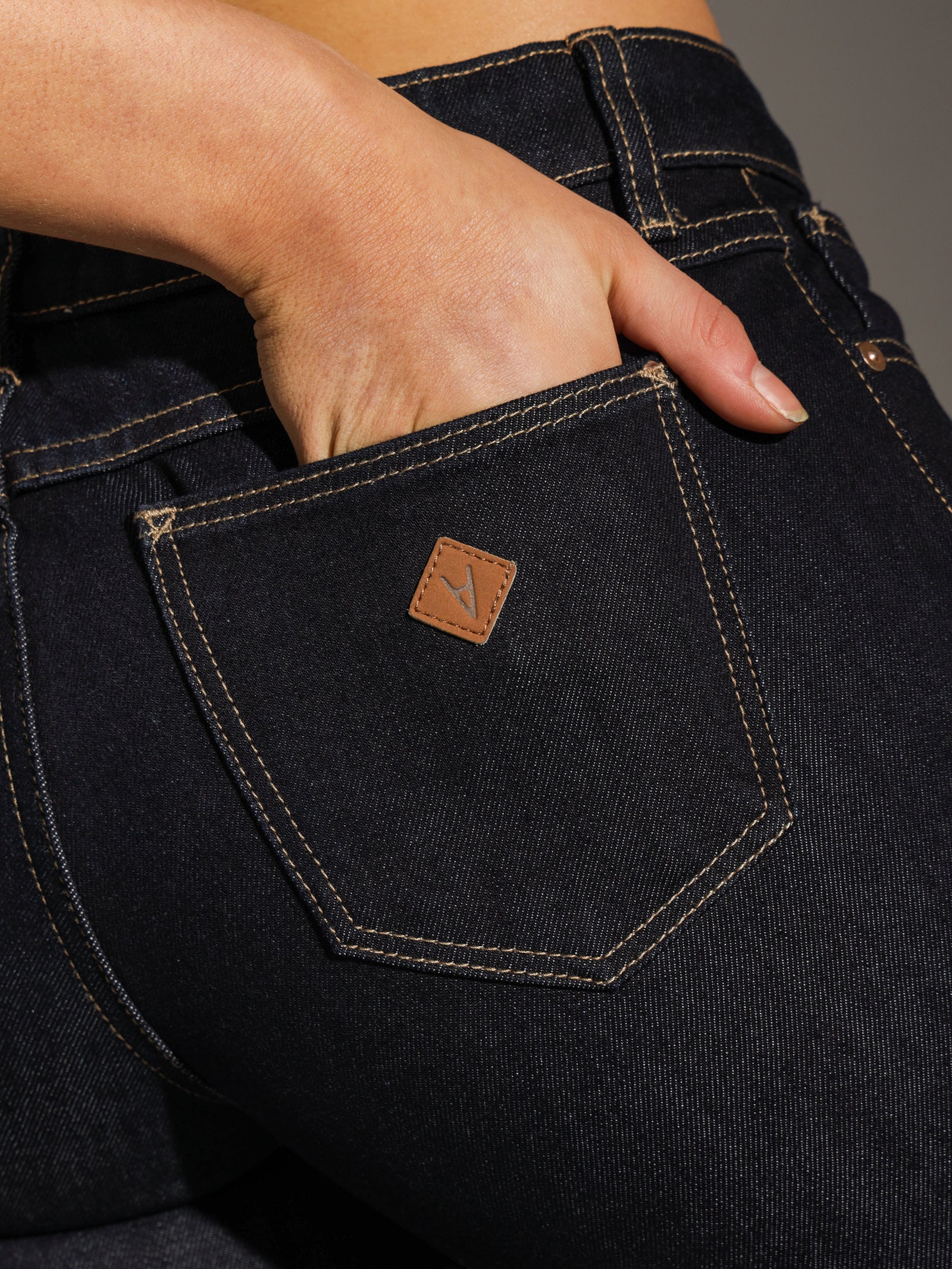 A 99 Low Boot Jeans