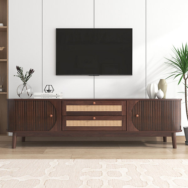 Meuble TV en bois naturel avec portes et tiroirs, côtés en rotin, solution de rangement au style campagnard naturel