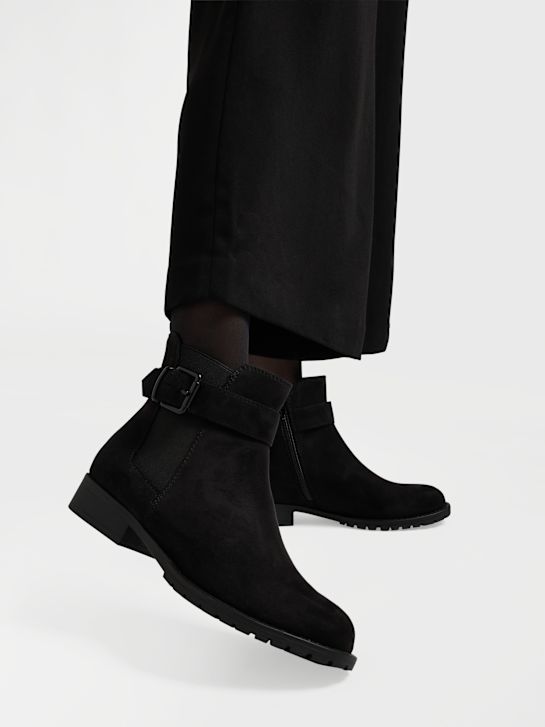 Heeled chelsea boot