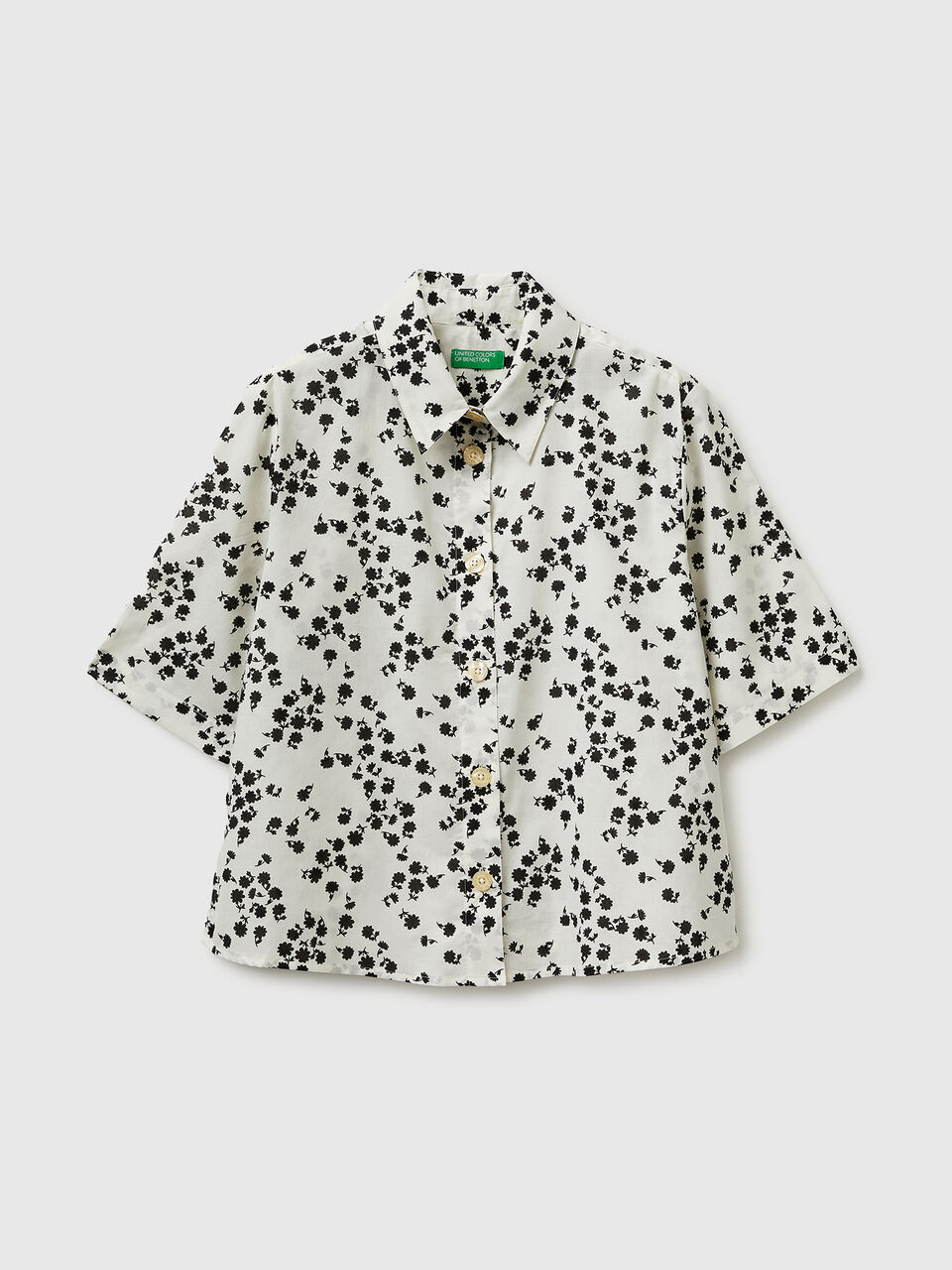 Short sleeve patterned shirt
