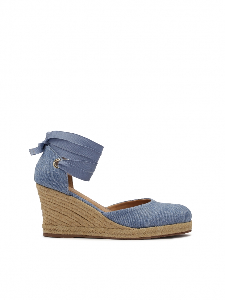 Blue knotted sandals on a platform heel