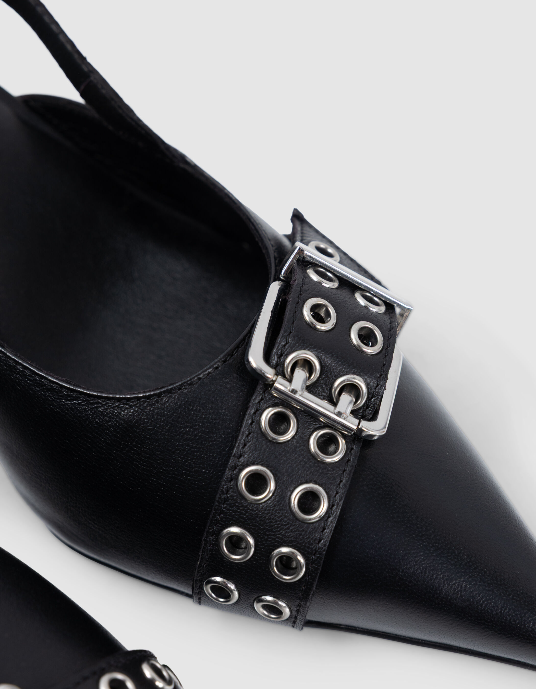 Escarpins slingback noirs cuir boucle oeillets Femme