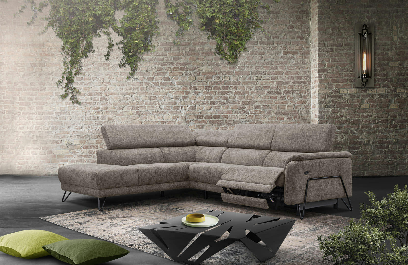 RODEN - Canapé d'angle gauche 5 places avec relax électrique tissu beige foncé