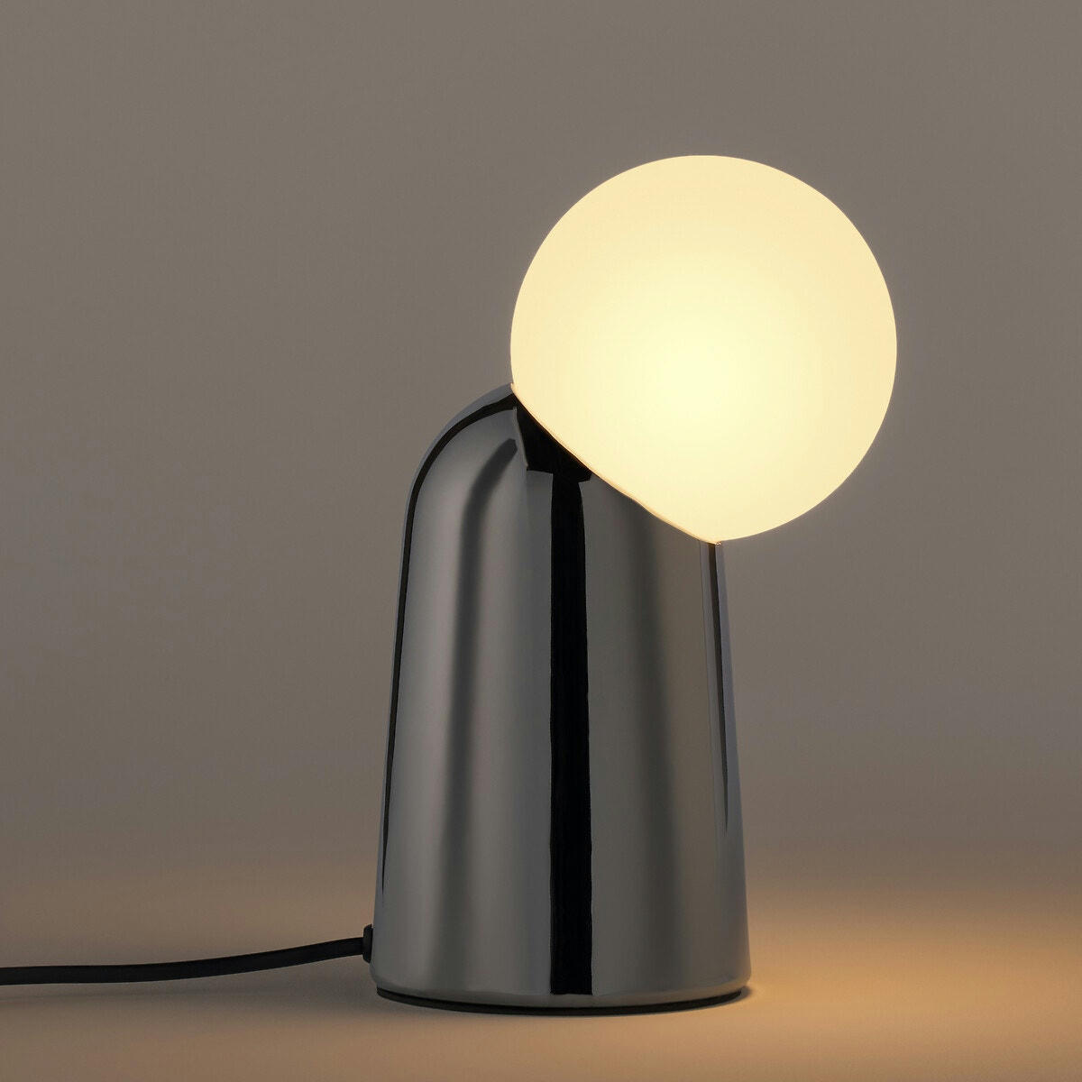 Lampe à poser verre opaline, Bolado
