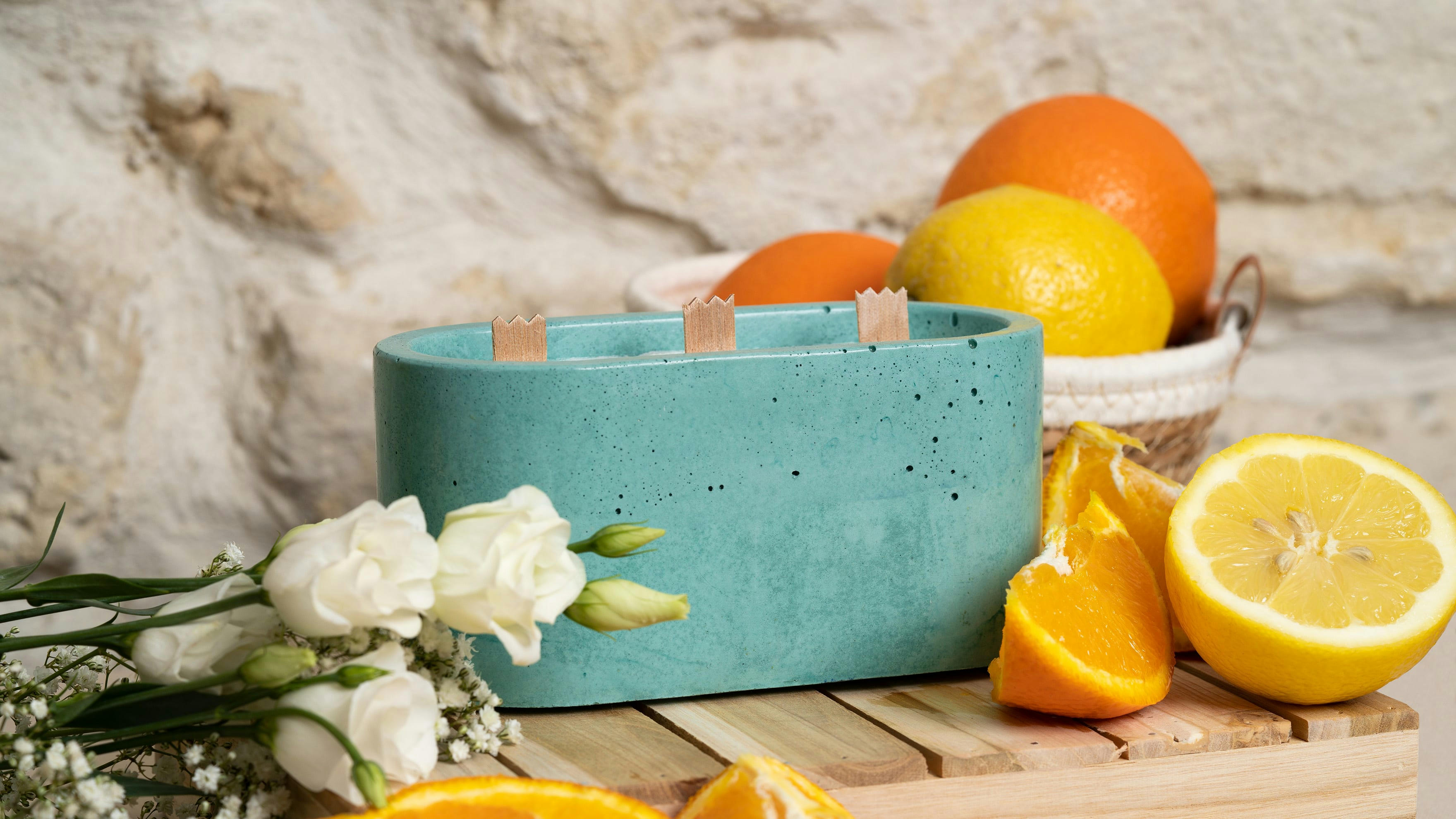 BOUGIES XXL -BÉTON UNI - Bougie xxl en béton turquoise parfum fleur d'oranger