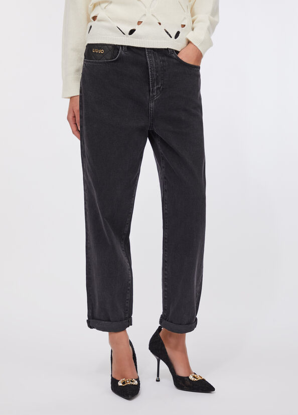 Jeans boyfriend con tasca matelass&eacute;