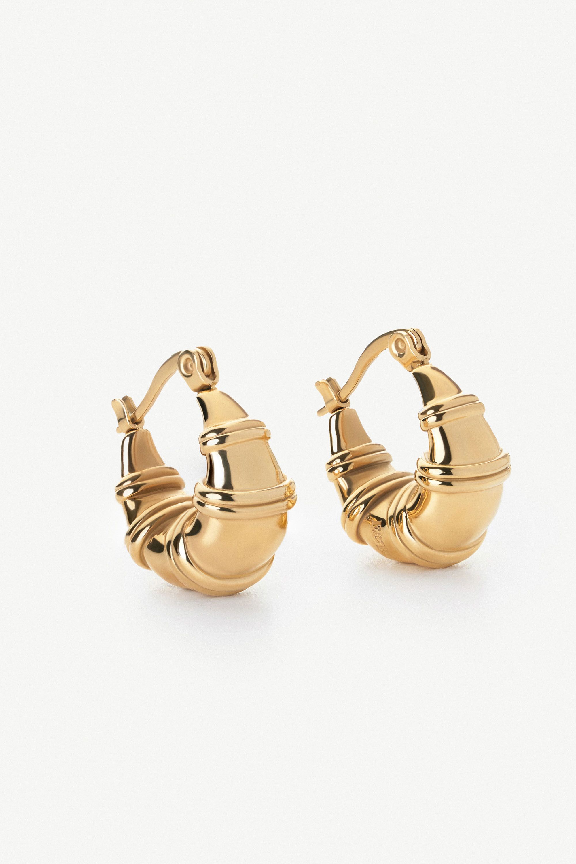 Elk & Bloom High Hoops Chunky Teardrop 15K Gold Ringed Hoops