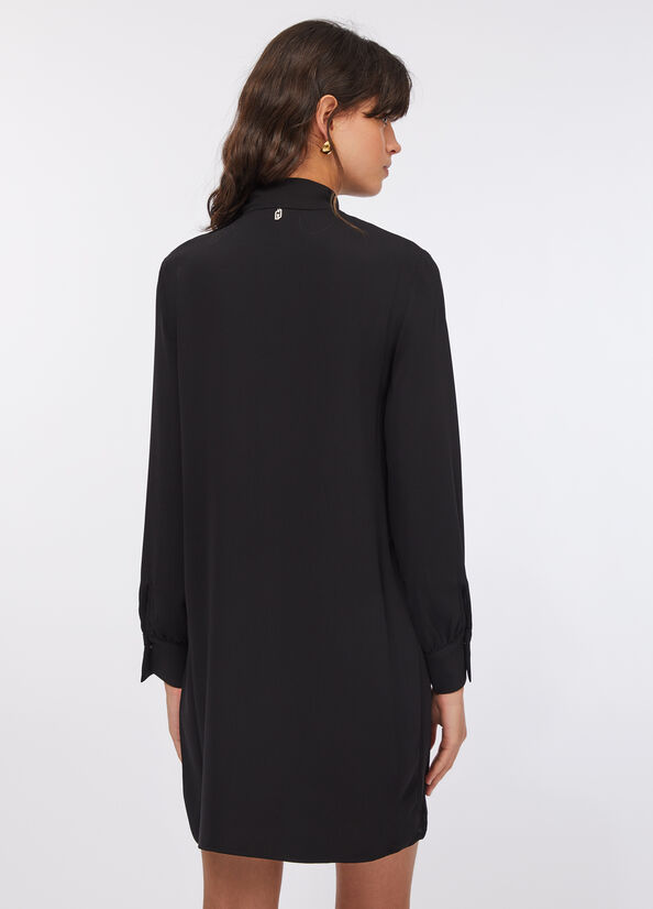 Abito corto con sciarpa