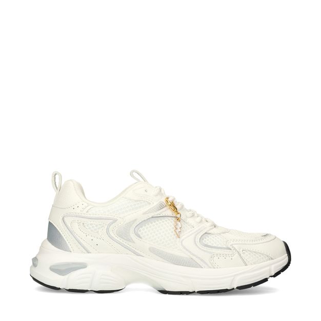 Witte sneakers met zilverkleurige details