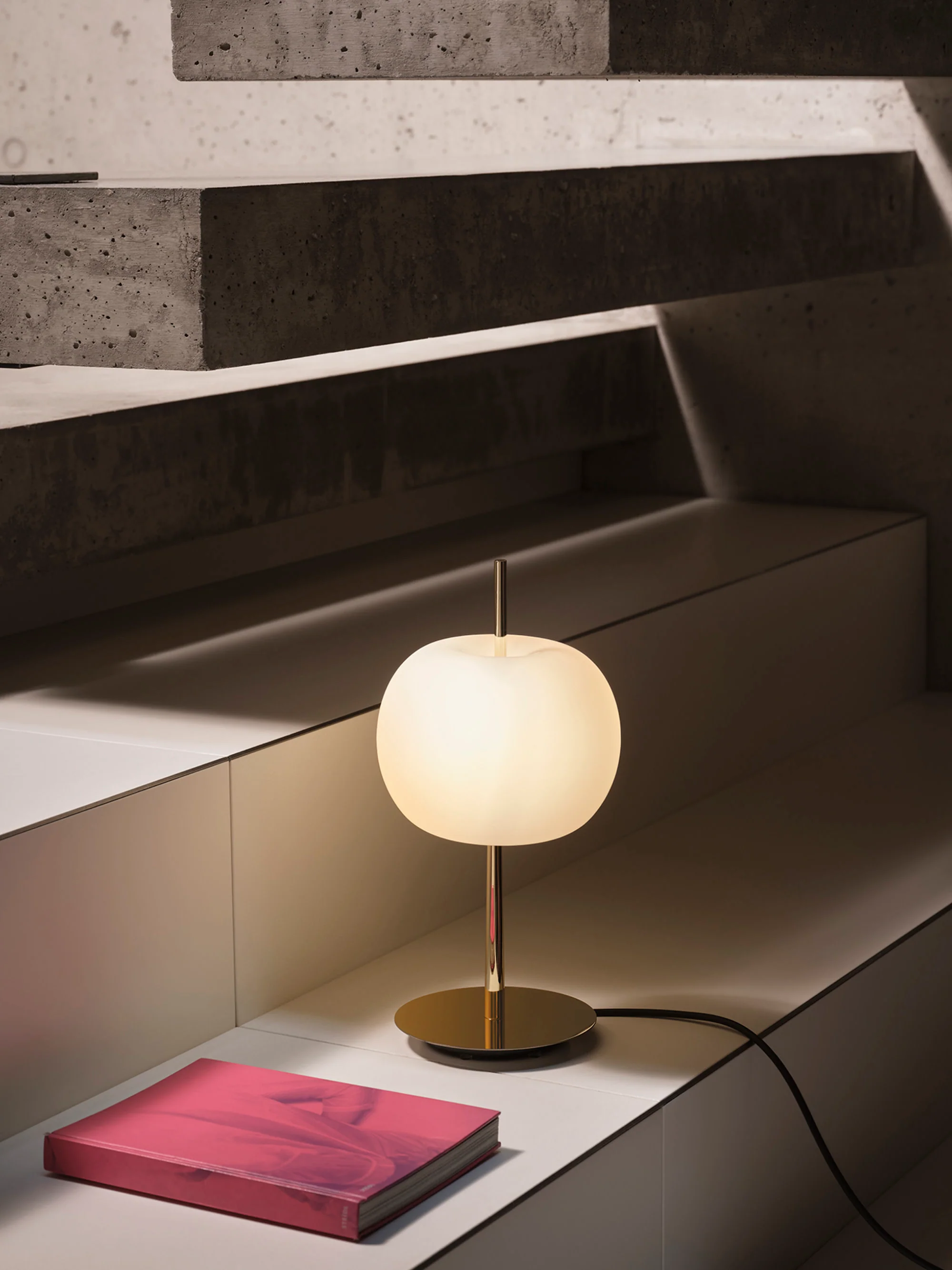Kleine LED-Tischlampe Kushi, dimmbar