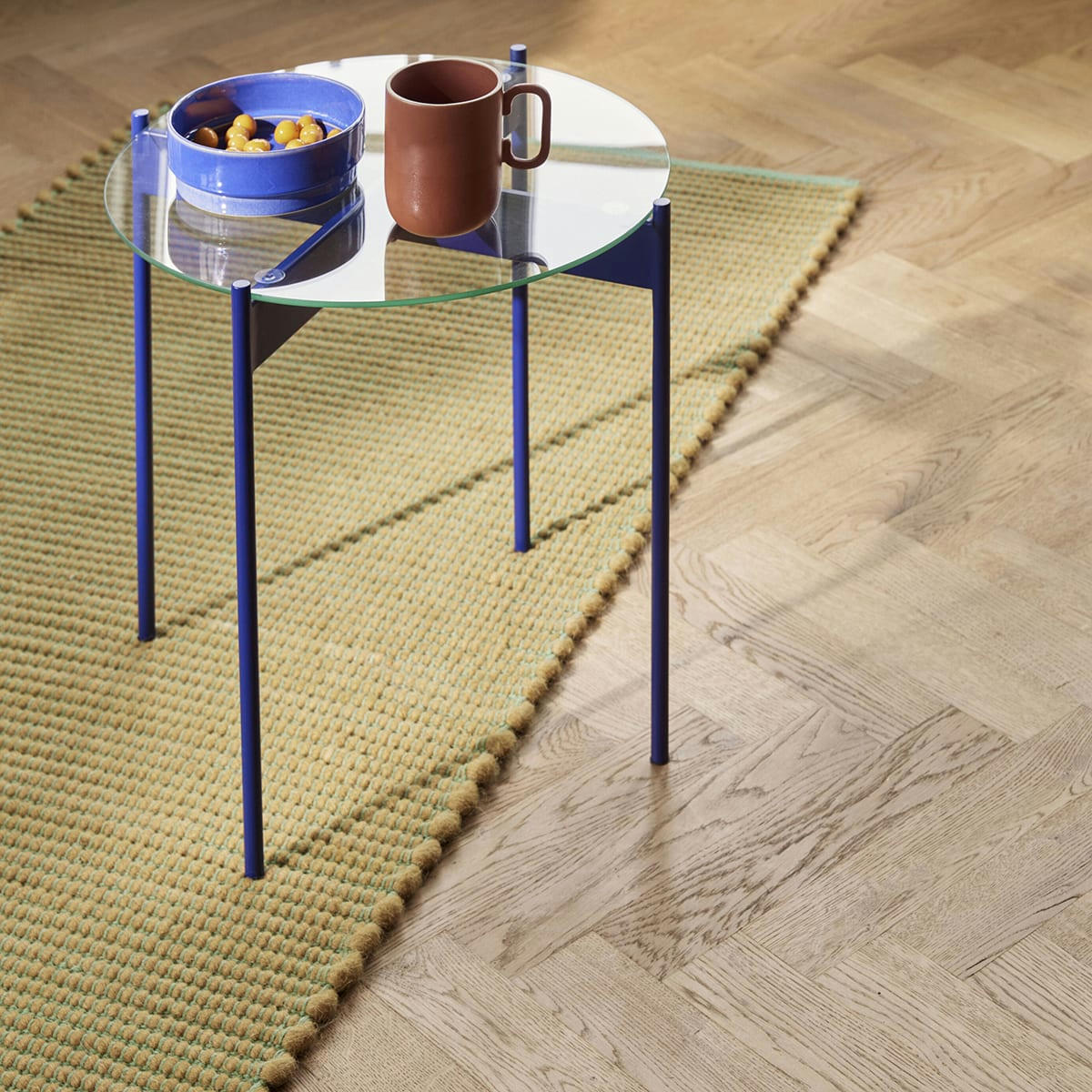 BEAM - Table d'appoint en verre et fer bleu