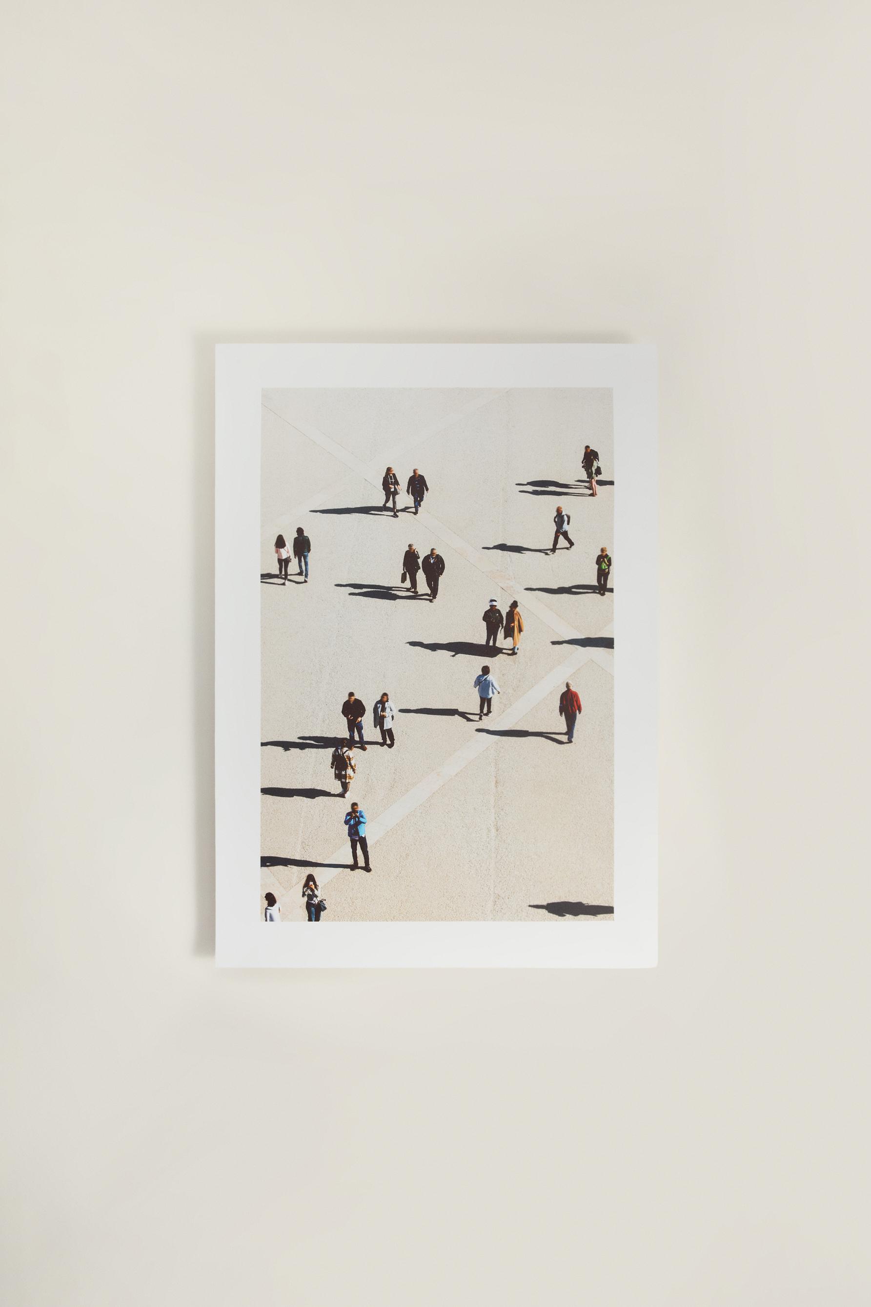 Póster Crossing Paths de POSTERY (50 x 70 cm)
