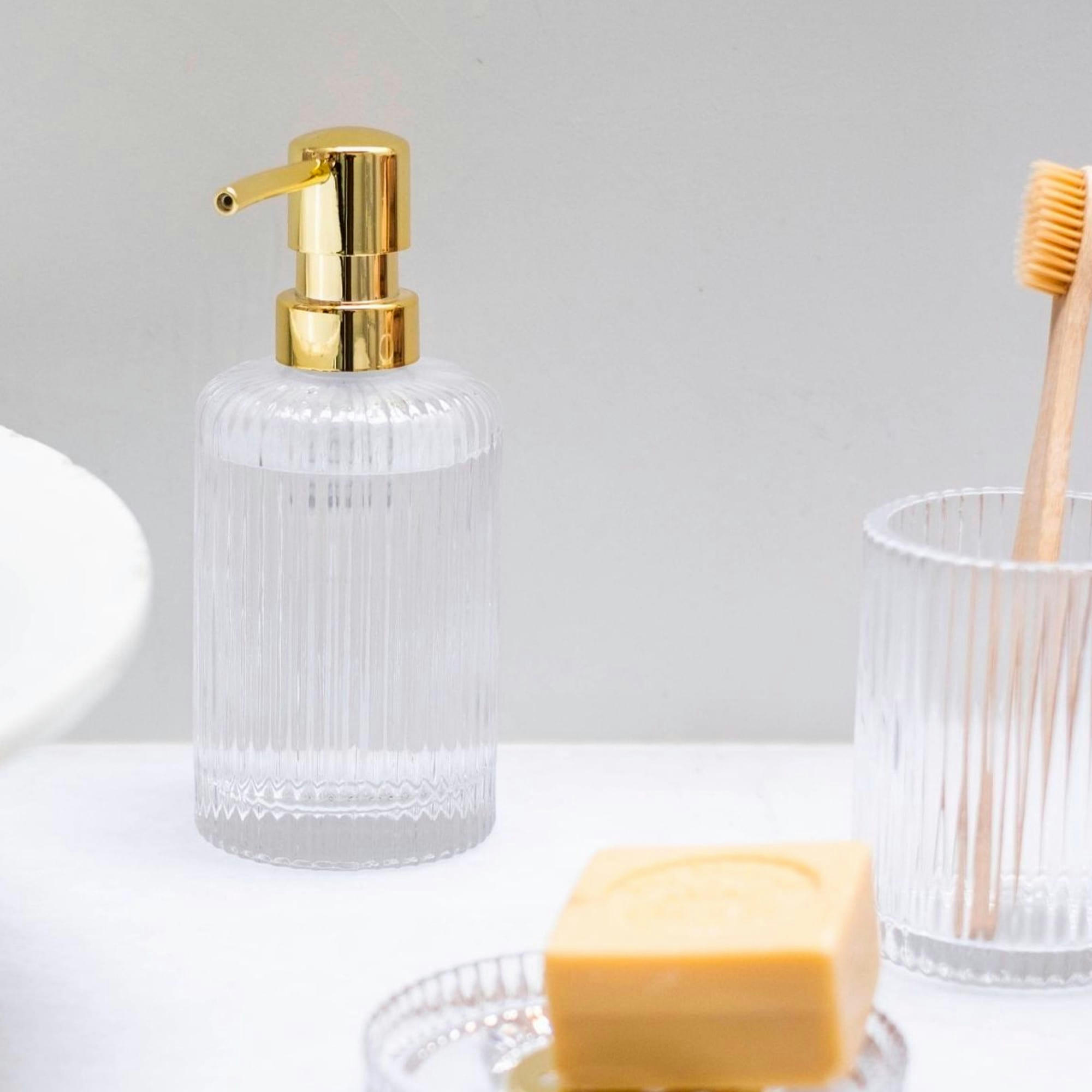 - Distributeur de savon en verre strillé et poussoir doré