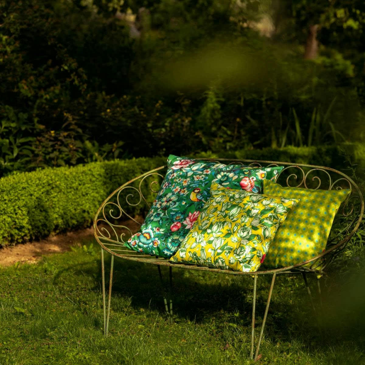 NILA - Housse de coussin extérieur fleuri vert 60x60
