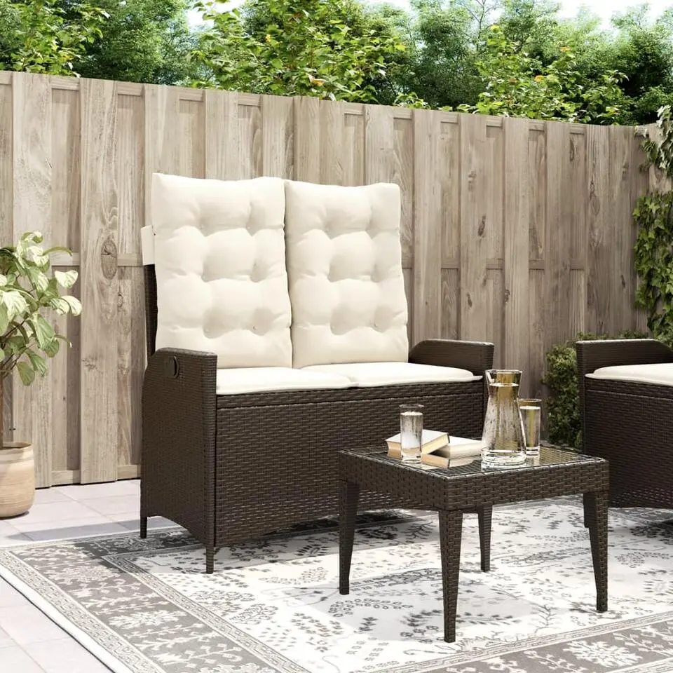 vidaXL - Verstelbare loungebank met cr&egrave;me kussens - Bruin rattan - 104x59x93 cm