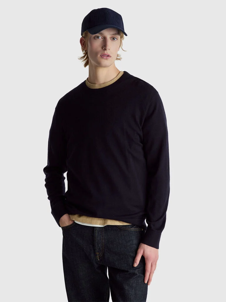 Dark blue sweater in pure Merino wool