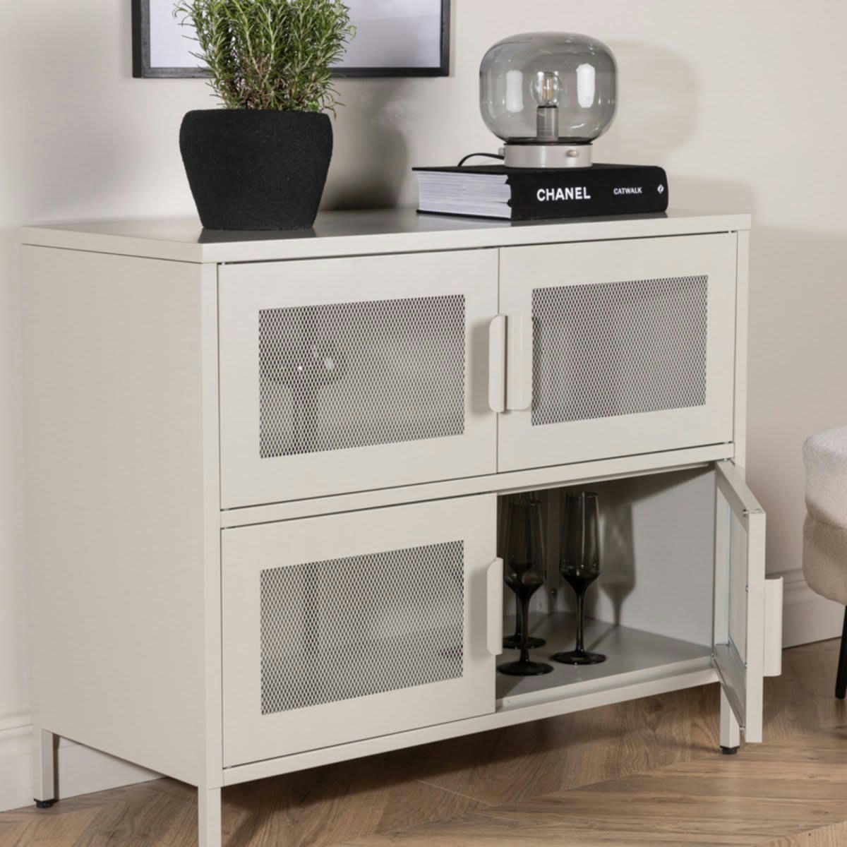 PARME - Buffet bas style industriel en métal 4 portes beige