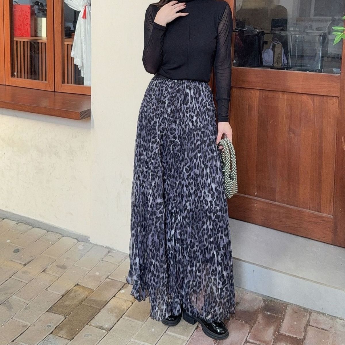 PEACH ACCESSORIES Leopard Print Pleated Maxi Skirt