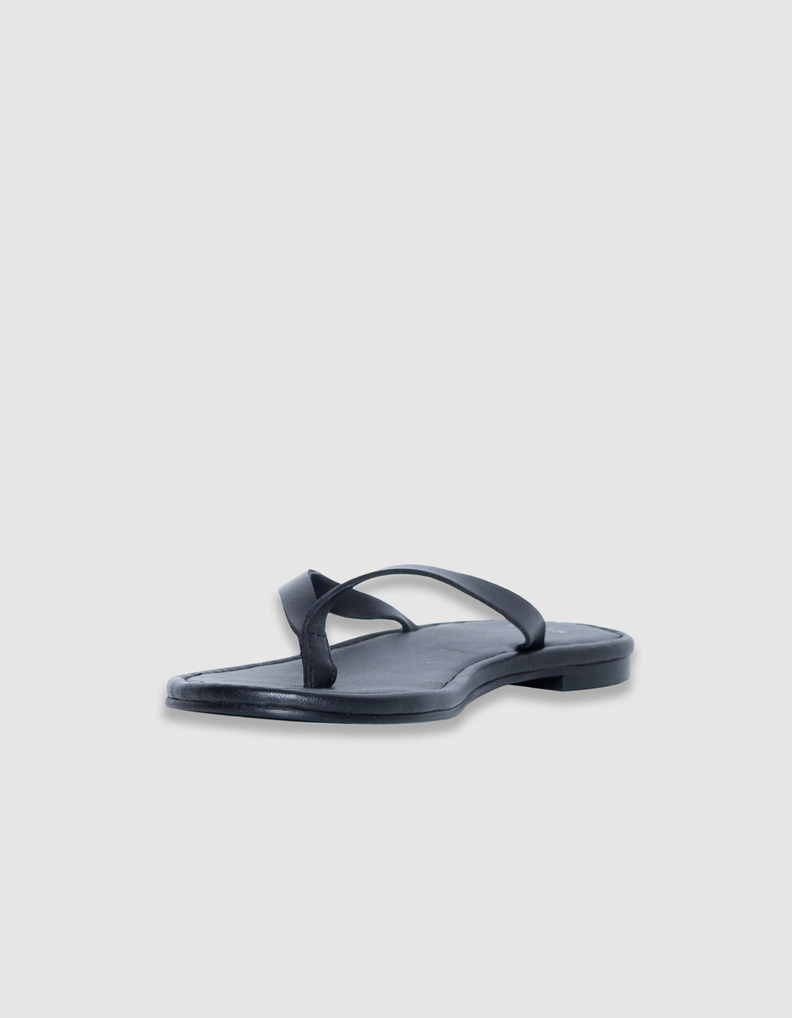 Tongs noires plates cuir Femme