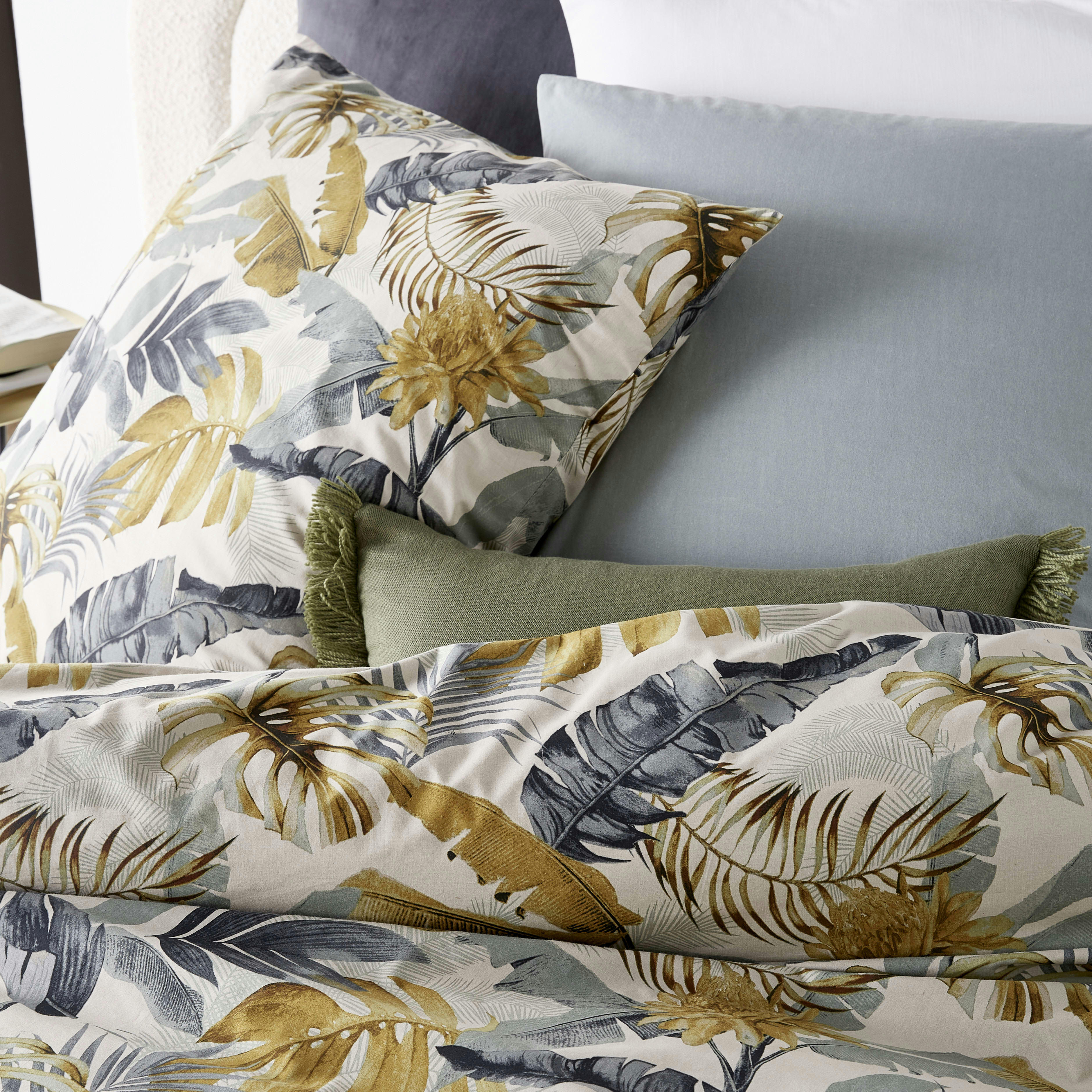 - Parure de lit en coton bio bleu vert et jaune moutarde imprimé tropical 240x260