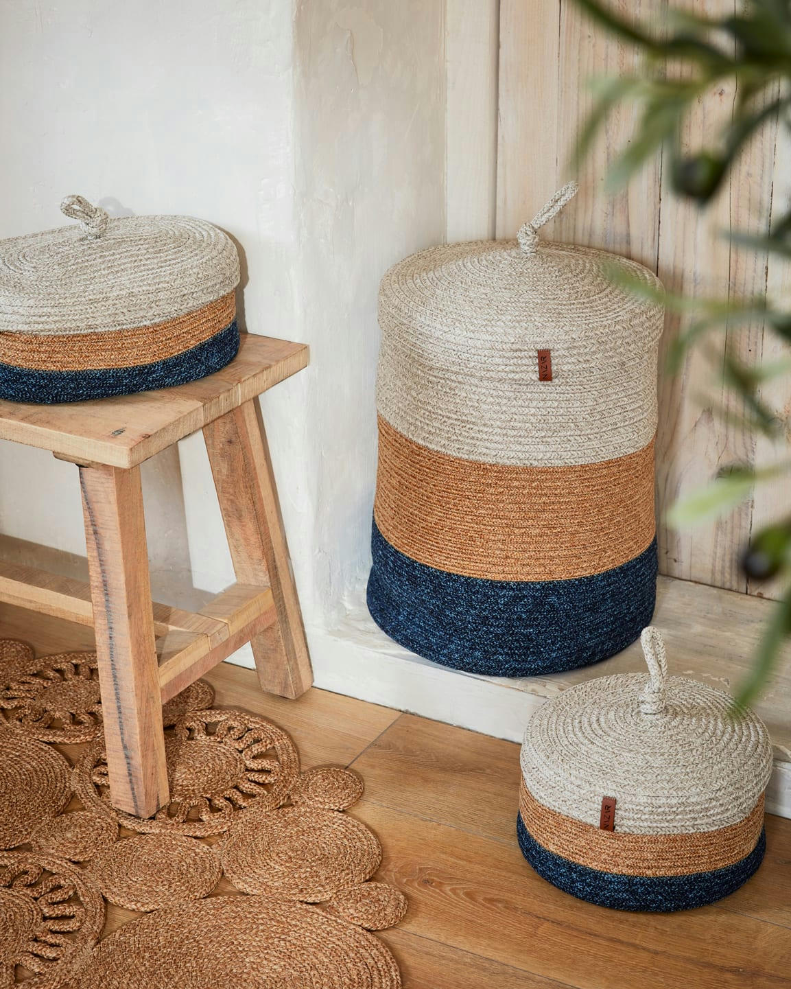 CALI - Panier tricolore aspect jute fait main gris et bleu - 23x37