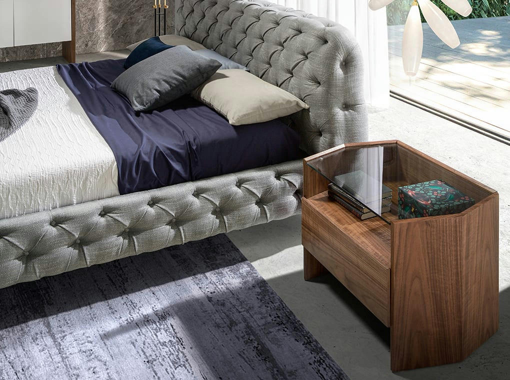 - Table de chevet effet bois noyer et verre