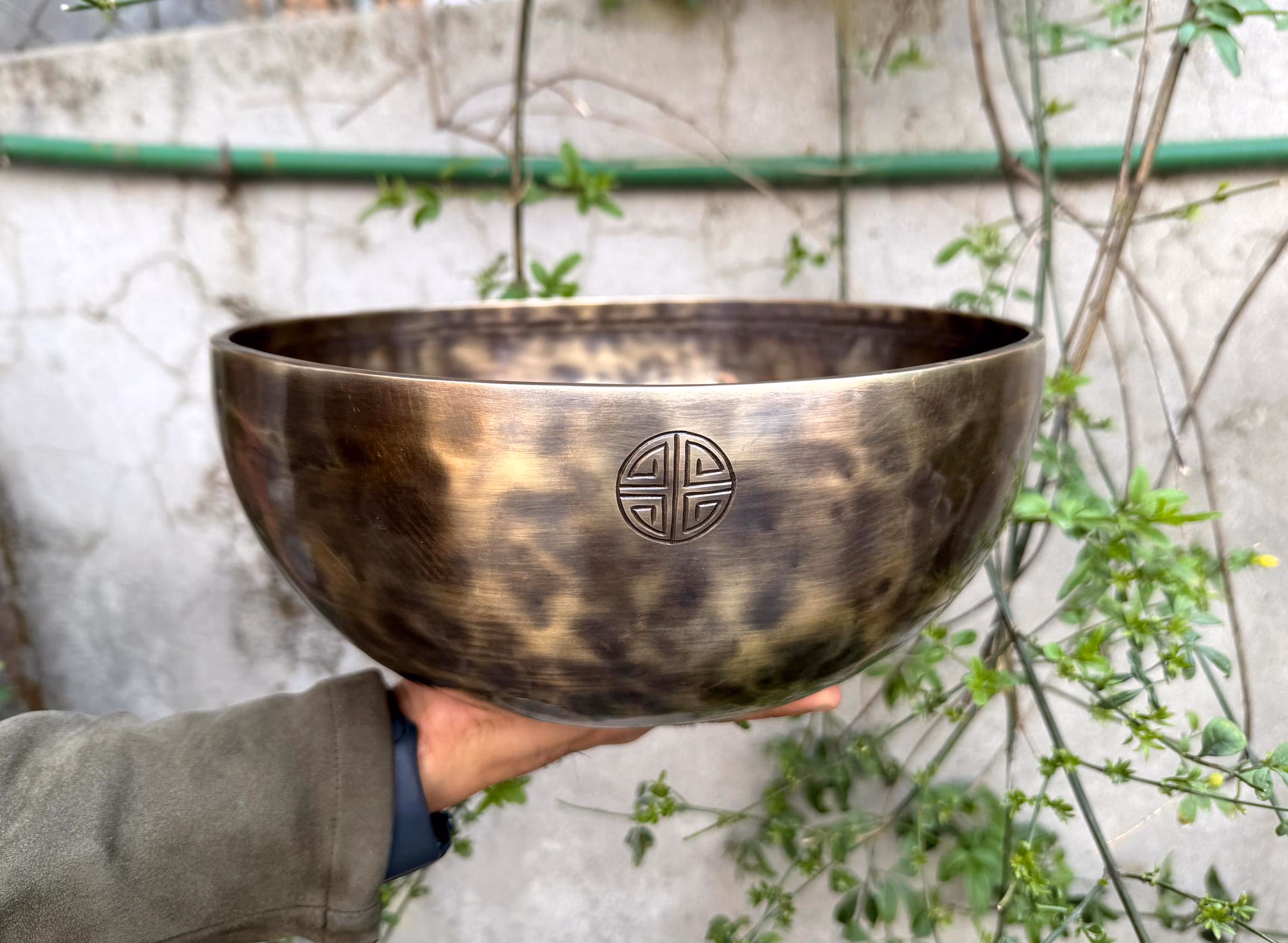 Full Moon Singing Bowls - Tibetan Singing Bowl with mallet cushion striker - Chakra Balancing Sound Healing meditation yoga mindfulness Bowl