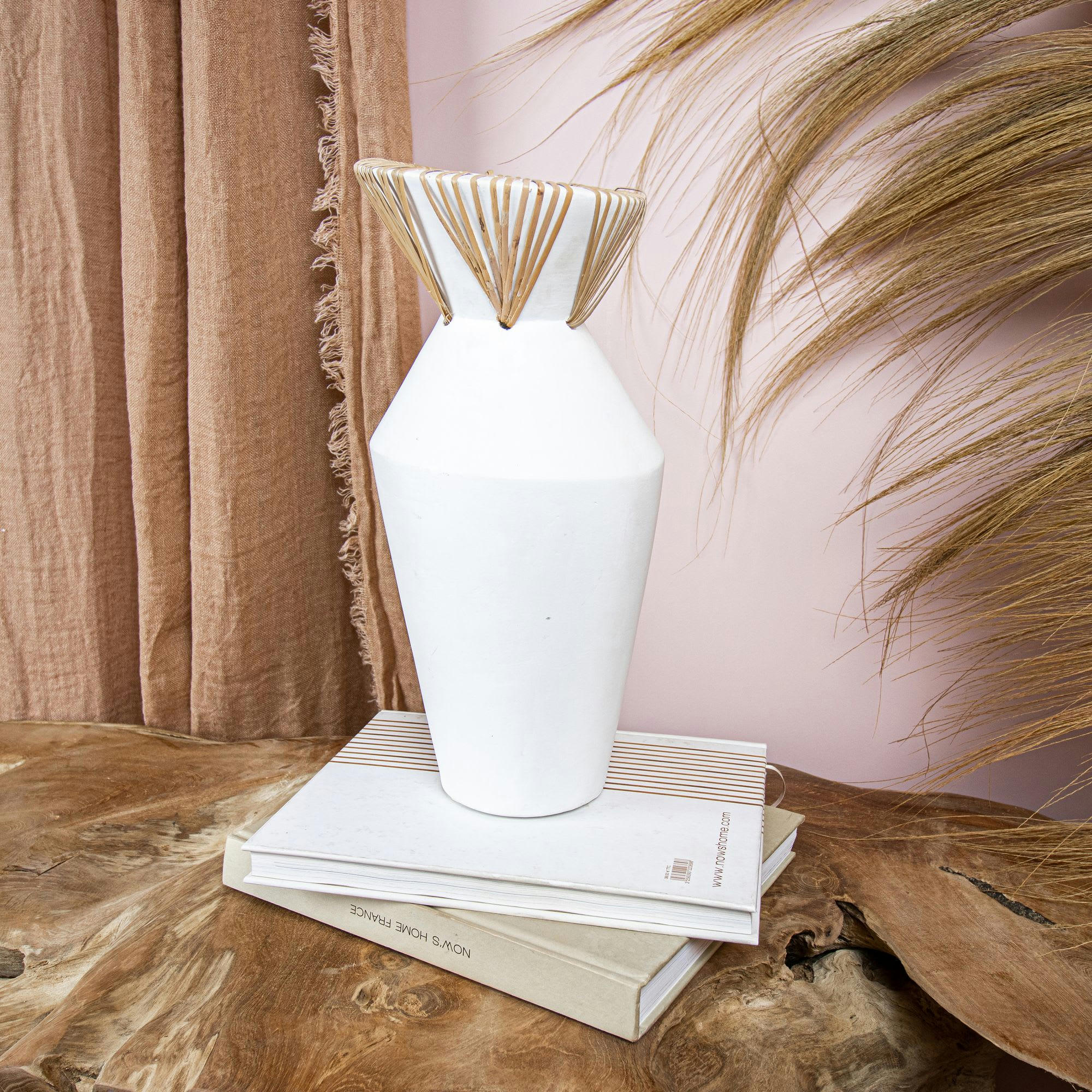 AYA - Vase en béton et rotin blanc h37cm